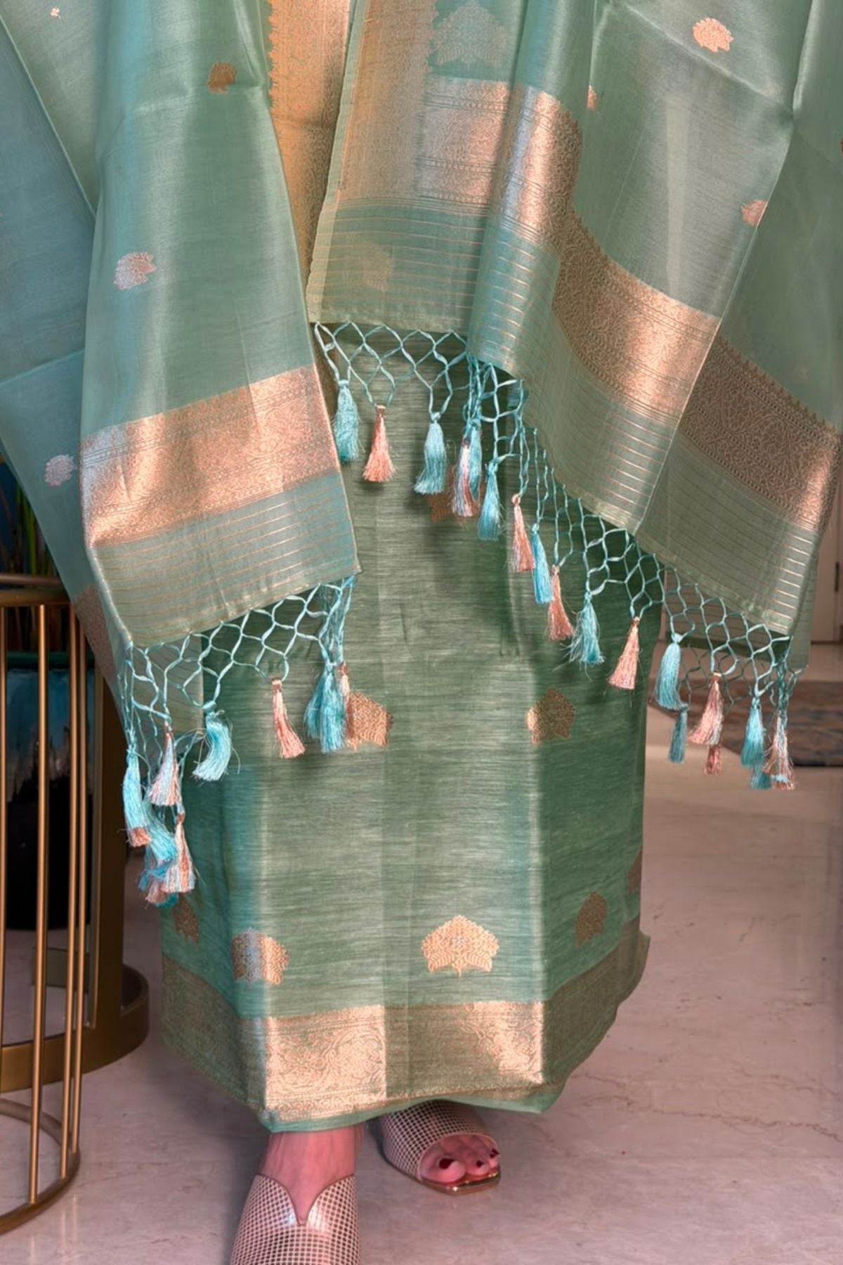 Banarasi weave on pure Linen silk!!