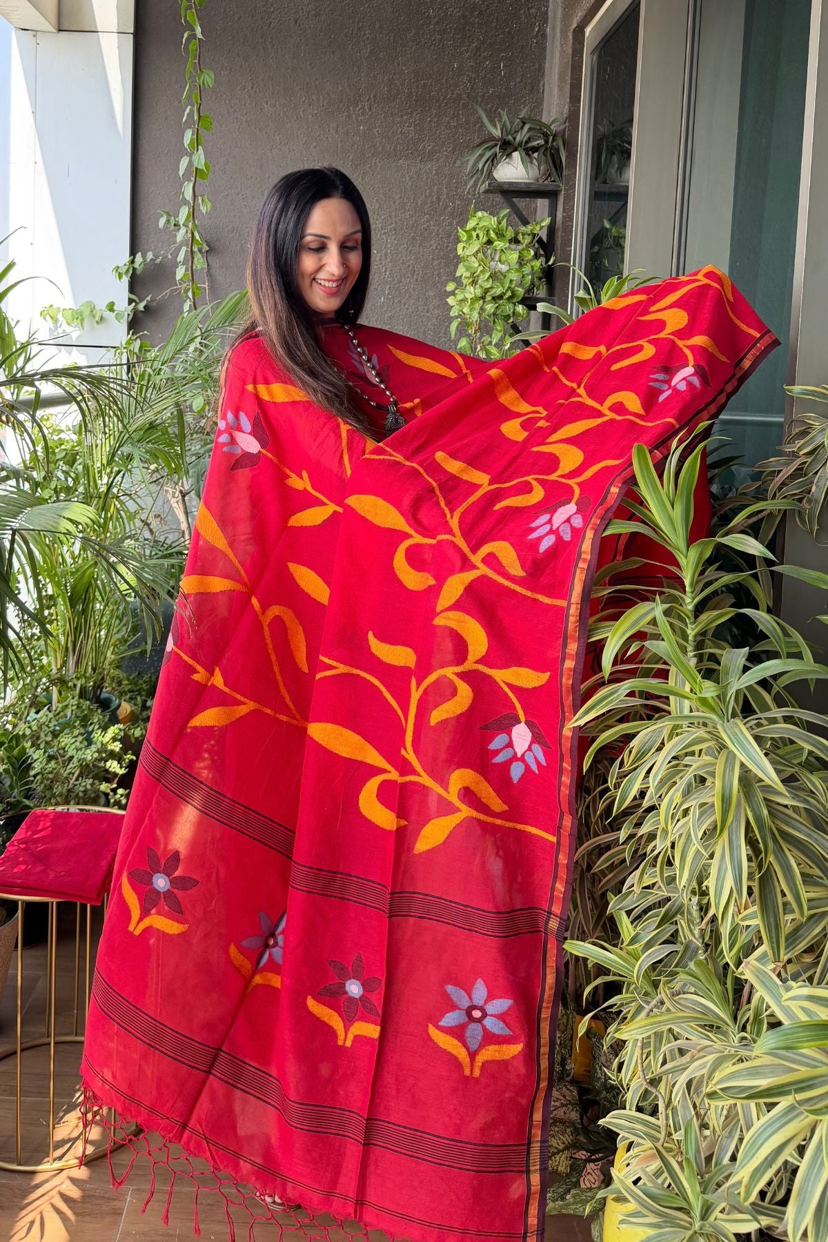 Intricate Jamdani Jaal Embroidery on Handloom Cotton Sets. ✨