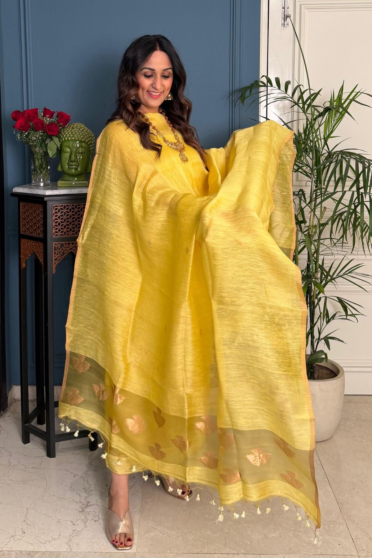 Jamdani on premium silk linen!!