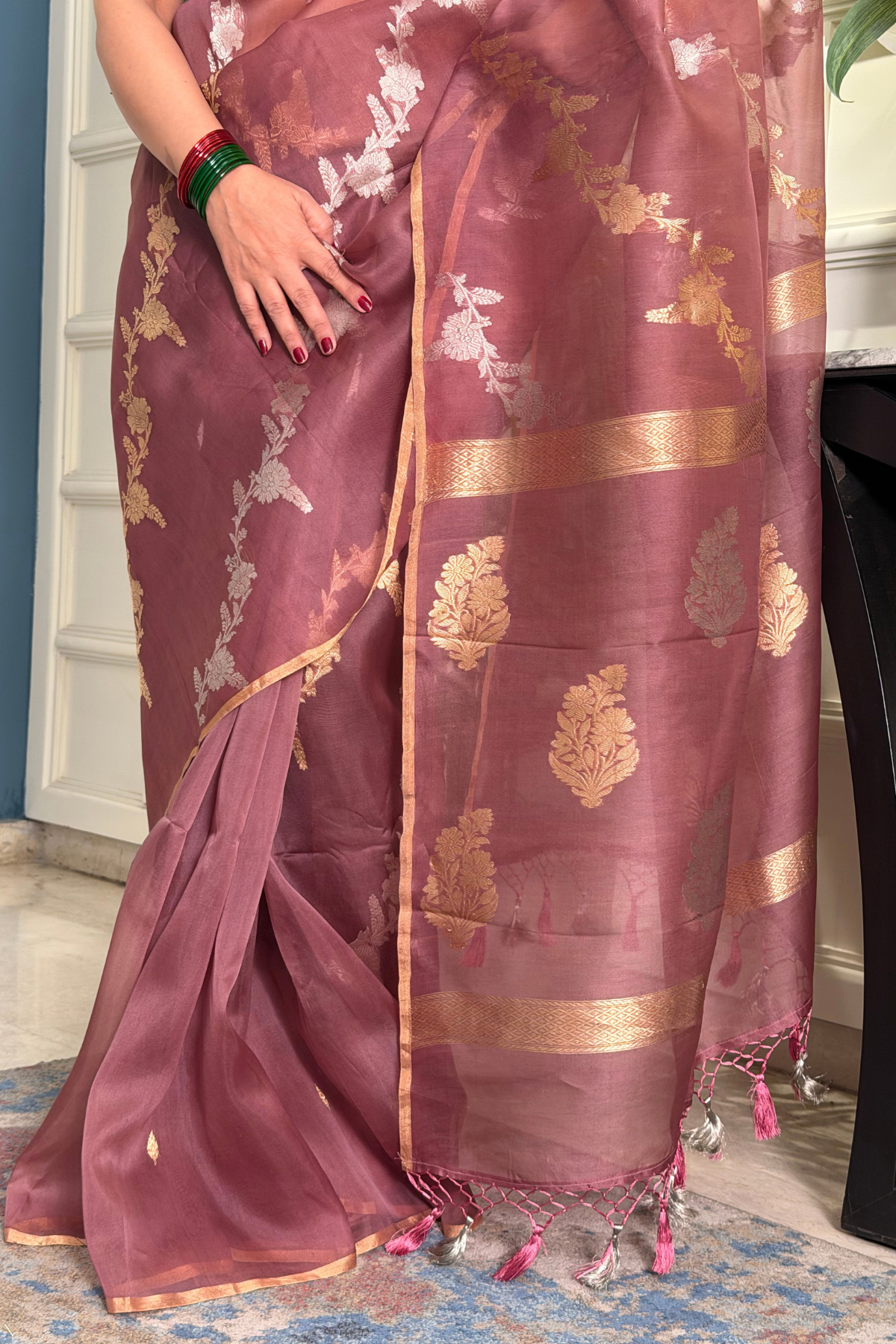 Handwoven zari weave Banarasi silk saree with blouse!!