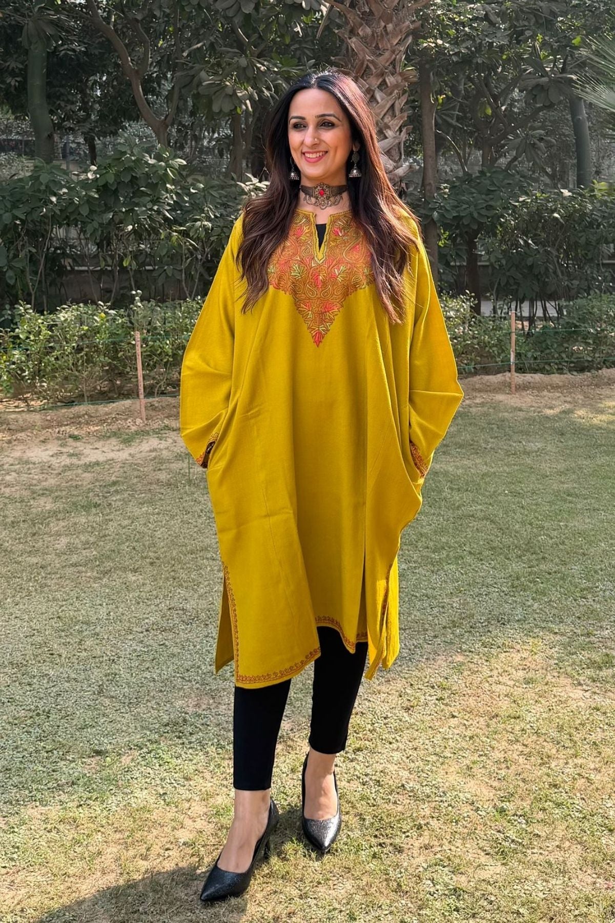 Sozni Handwork woollen Phiran