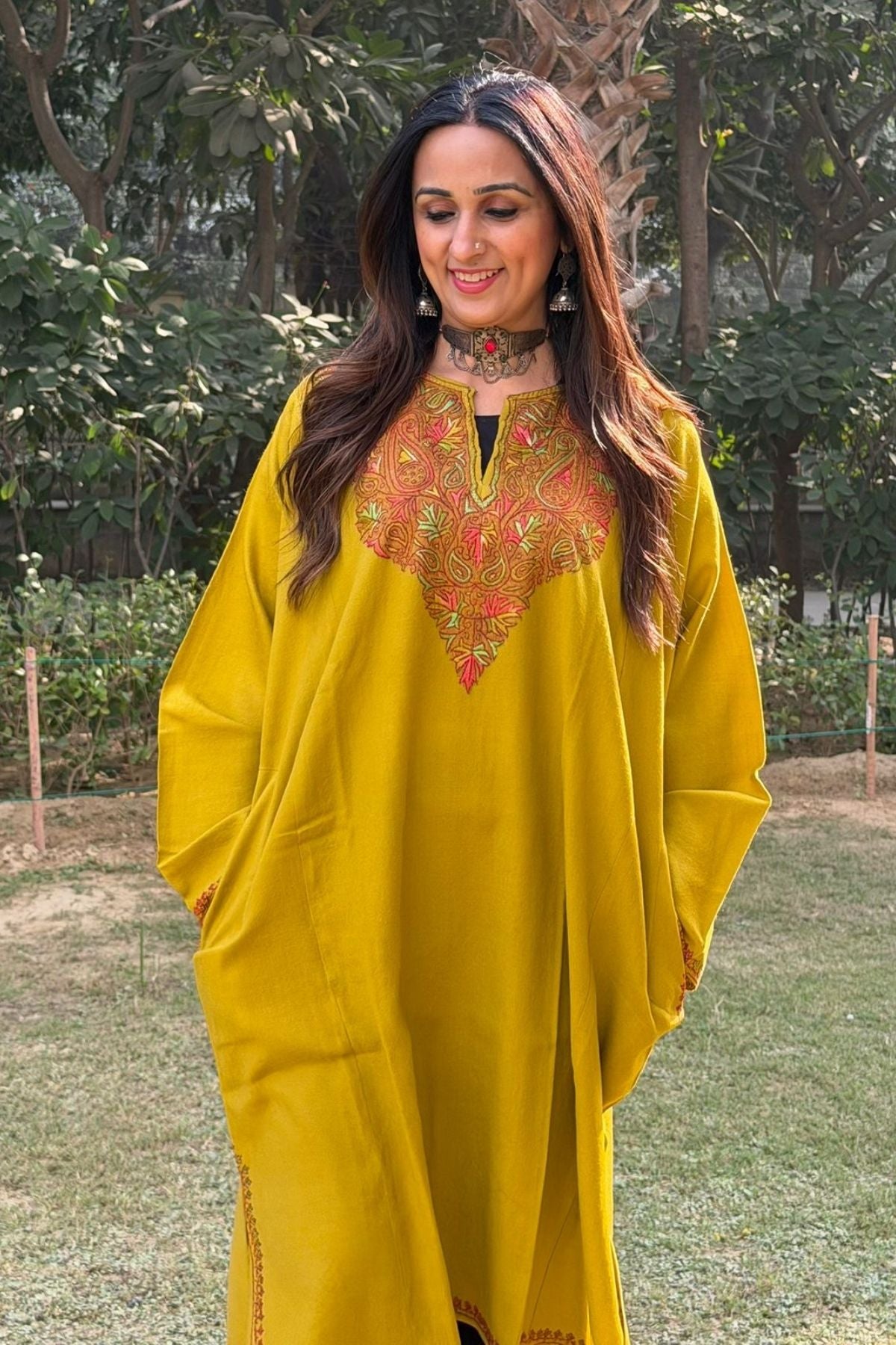 Sozni Handwork woollen Phiran