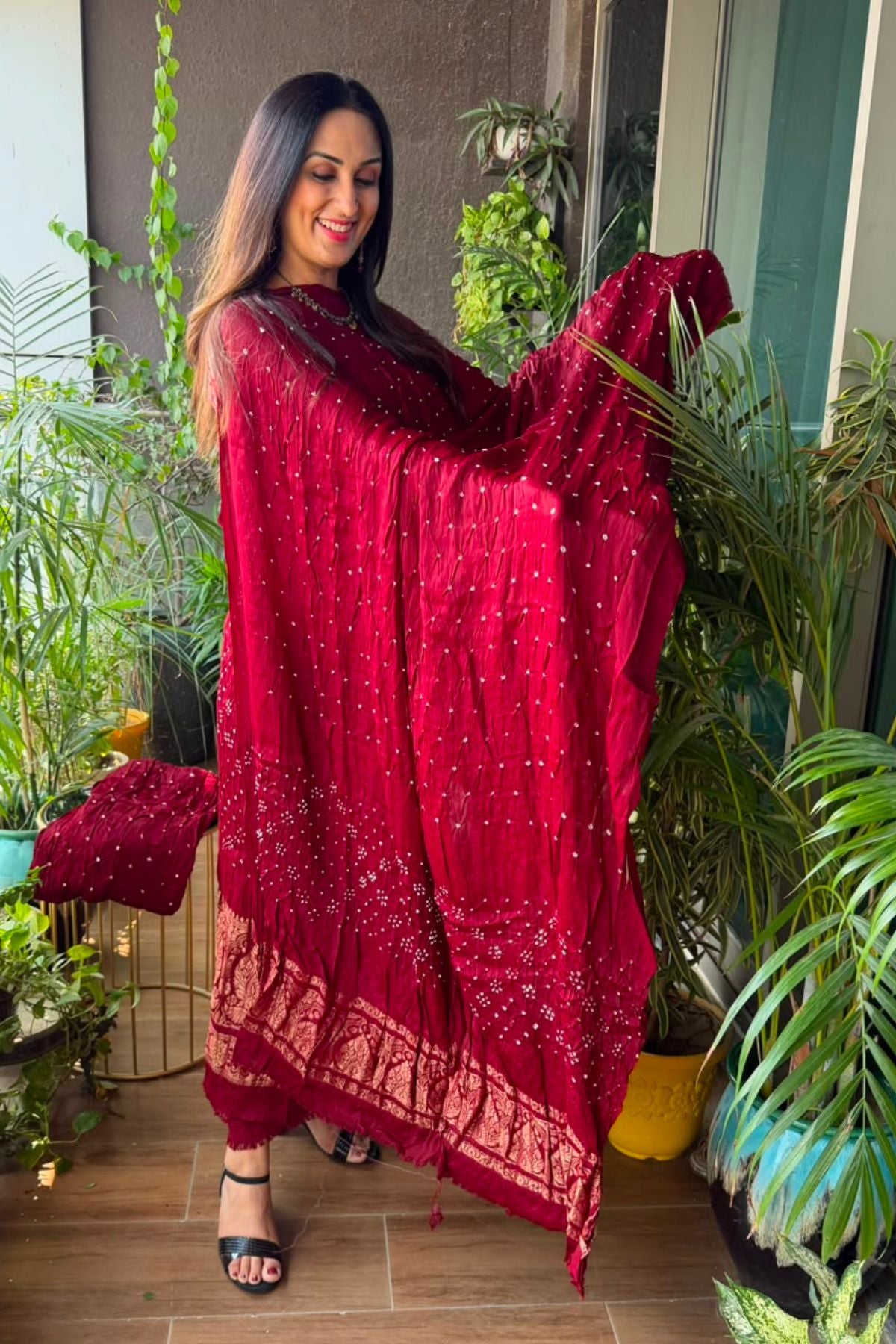 Bandhani with nakshi zari work on pure modal!!