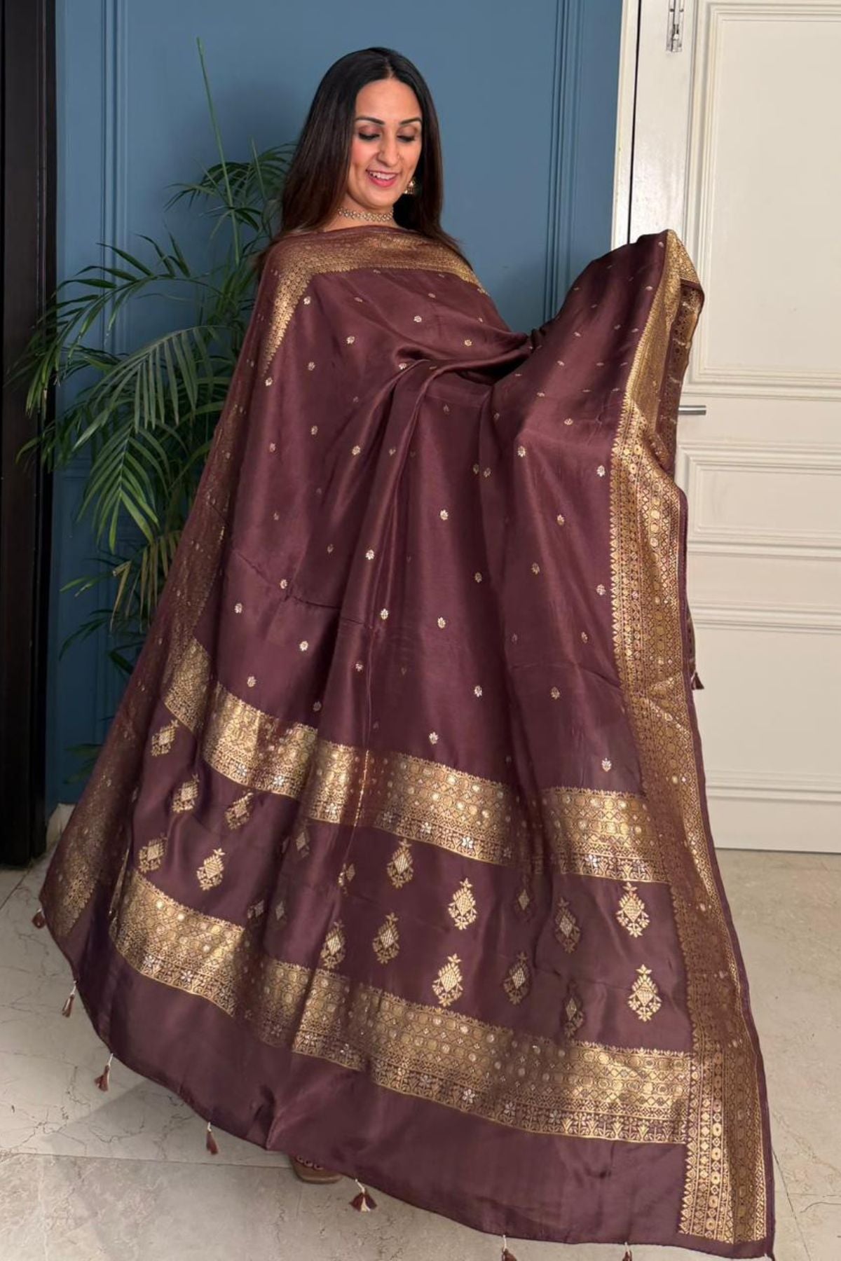 Dola Silk kurta dupatta set with Banarasi Gold weave