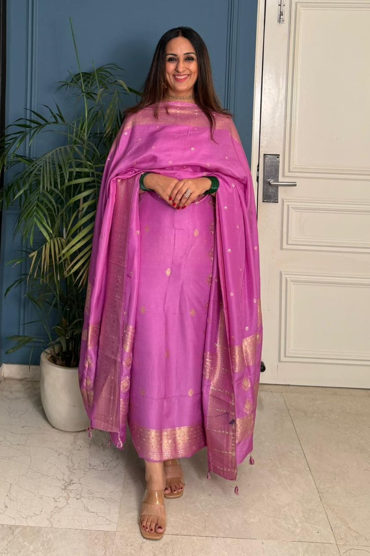 Dola Silk kurta dupatta set with Banarasi Gold weave