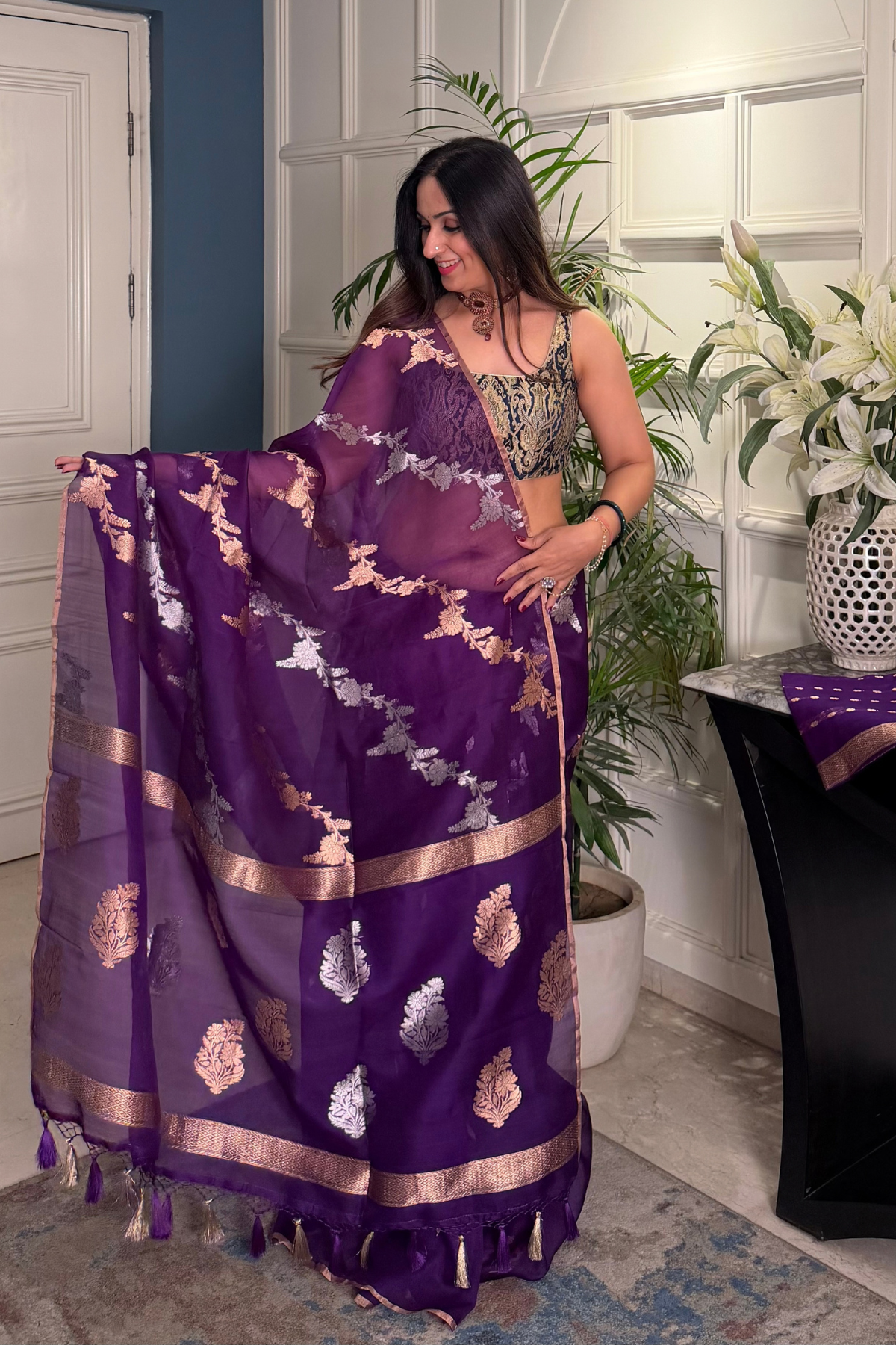 Handwoven zari weave Banarasi silk saree with blouse!!