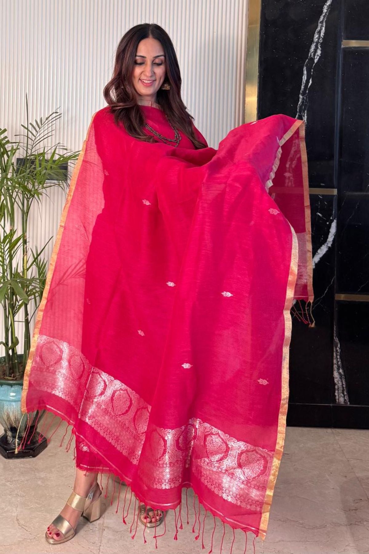 Jamdani and Banarasi weave kurta dupatta set