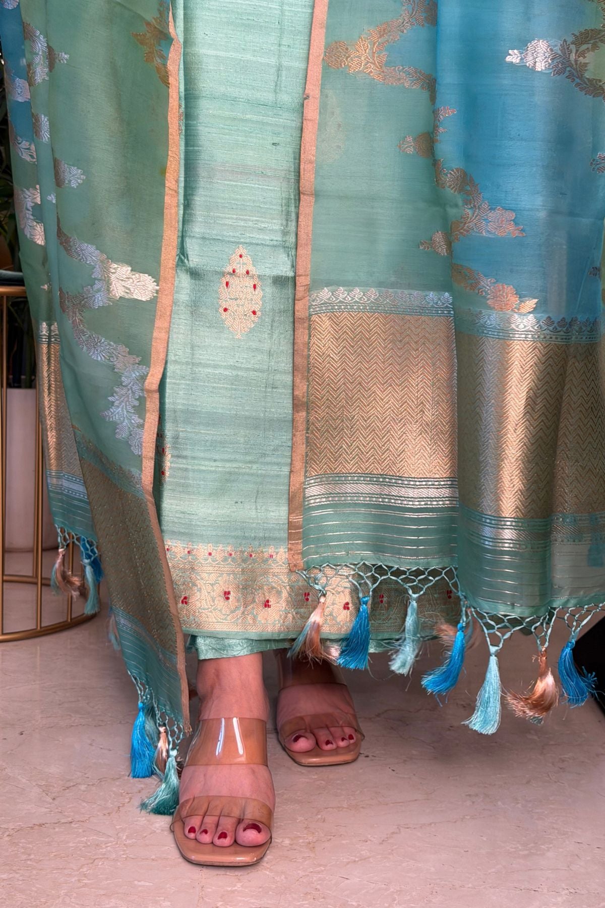 Pure Raw silk Banarasi set with pure Kora rangkaat dupatta!!