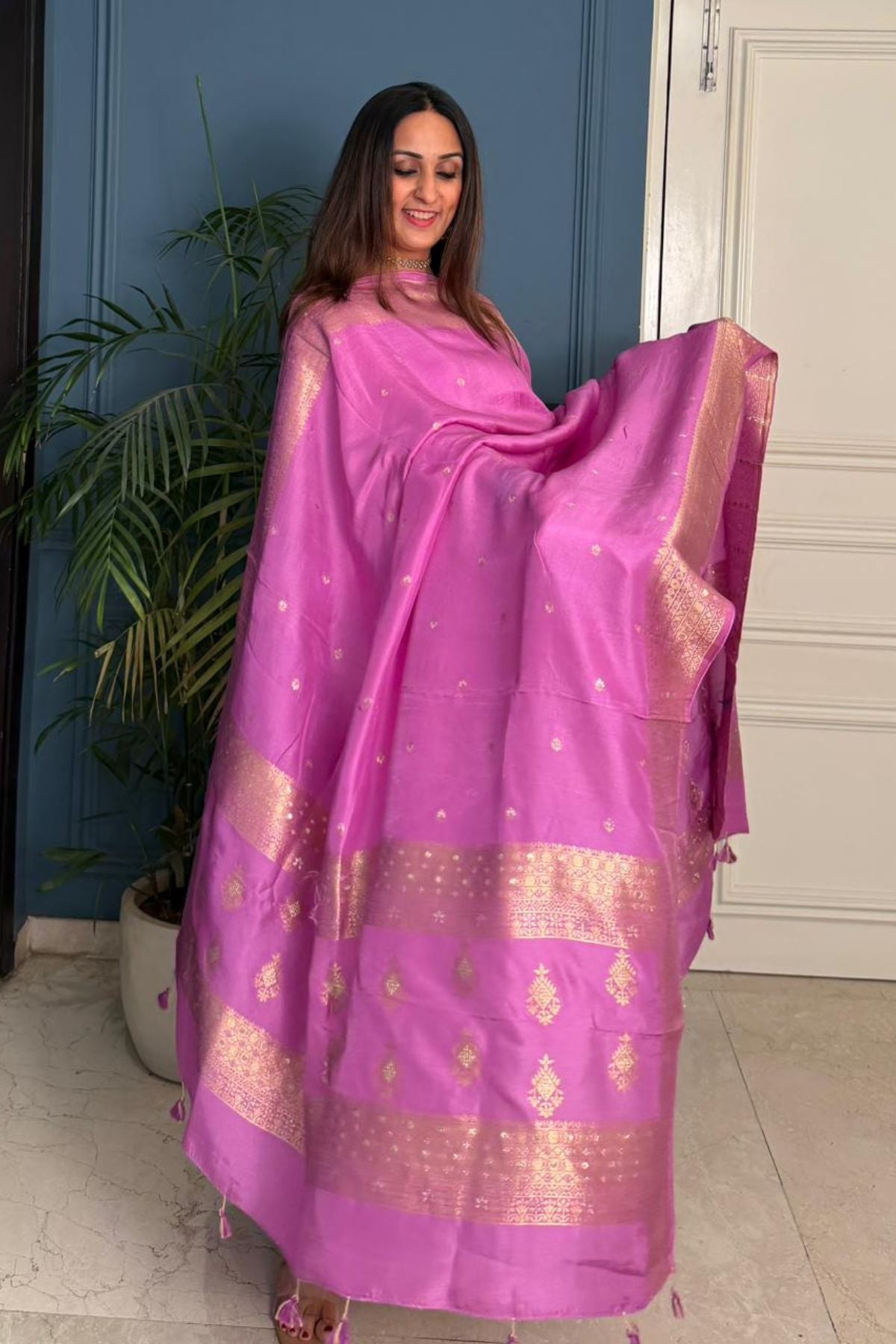 Dola Silk kurta dupatta set with Banarasi Gold weave