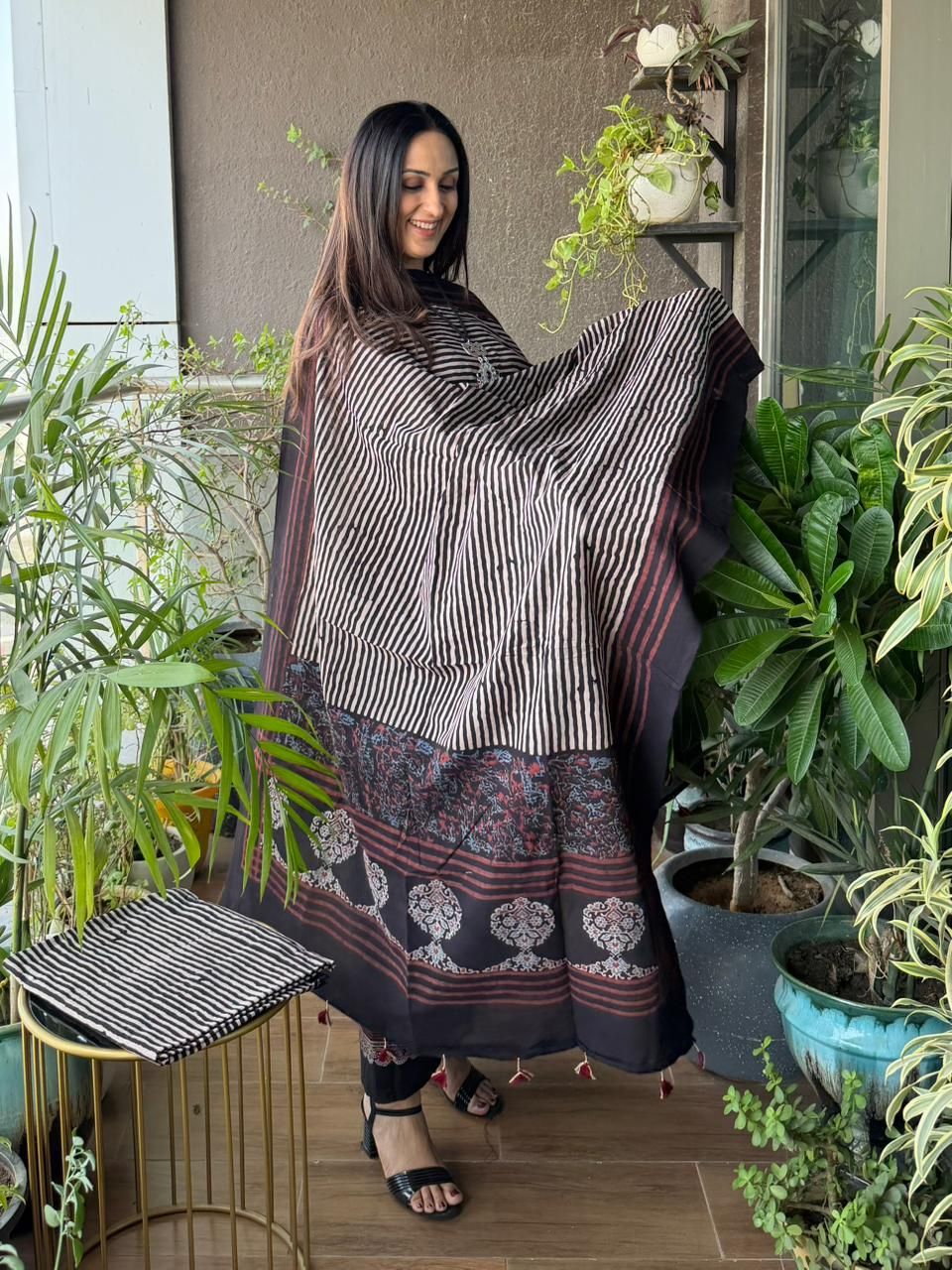 Handblocked Ajrakh Taj cotton full sets!!