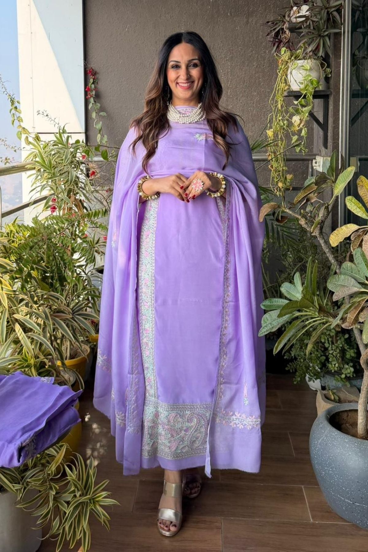 Kashmiri Aari embroidery on premium crepe full sets!!