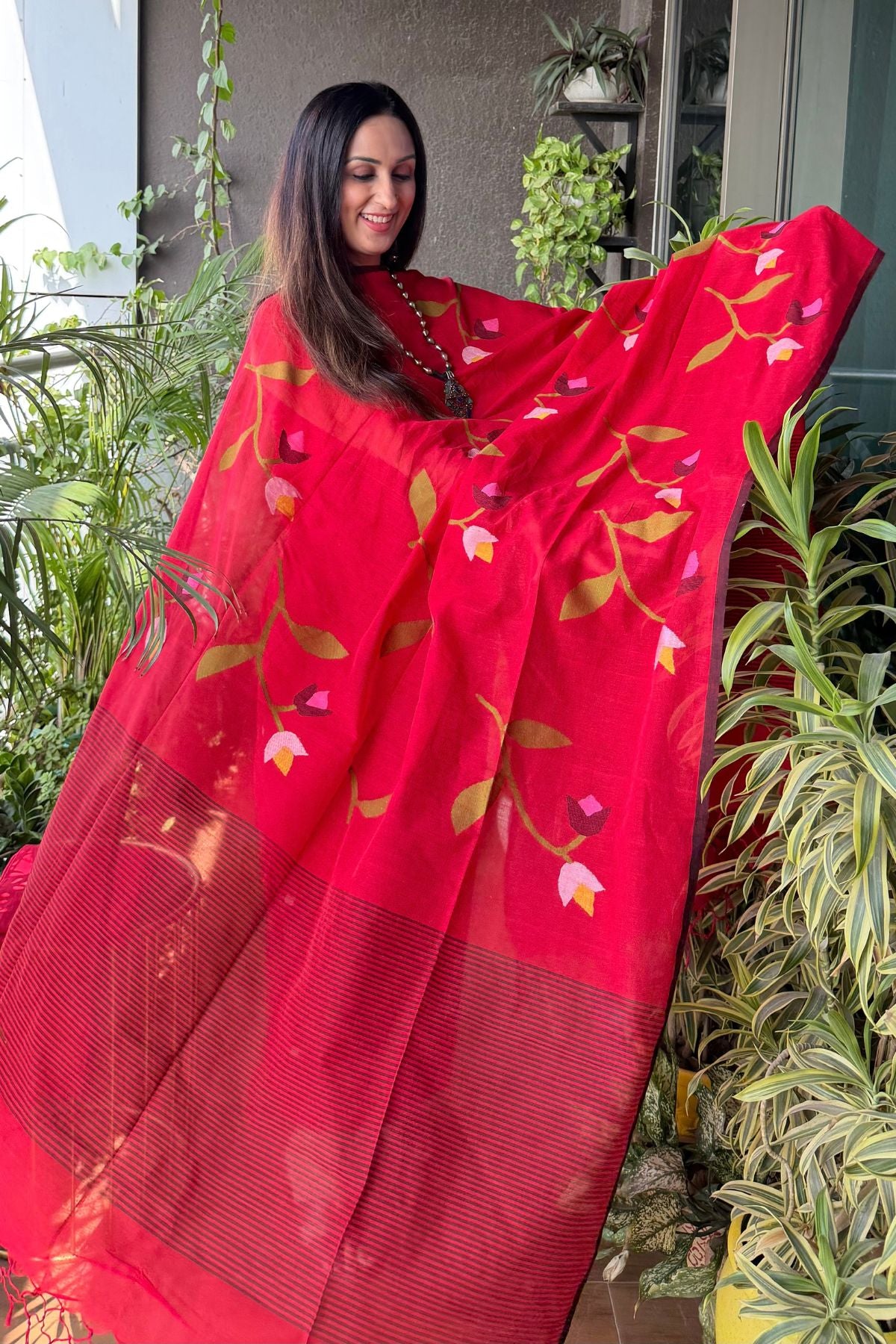 Intricate Jamdani Jaal Embroidery on Handloom Cotton Sets. ✨