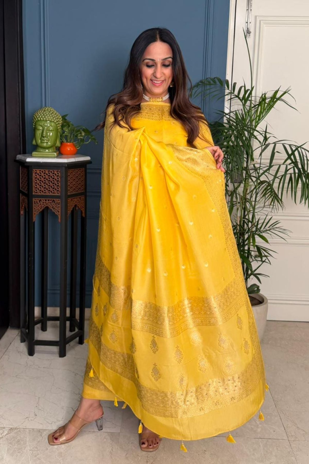 Dola Silk kurta dupatta set with Banarasi Gold weave