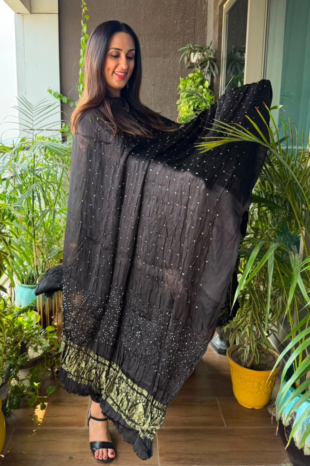 Bandhani with nakshi zari work on pure modal!!
