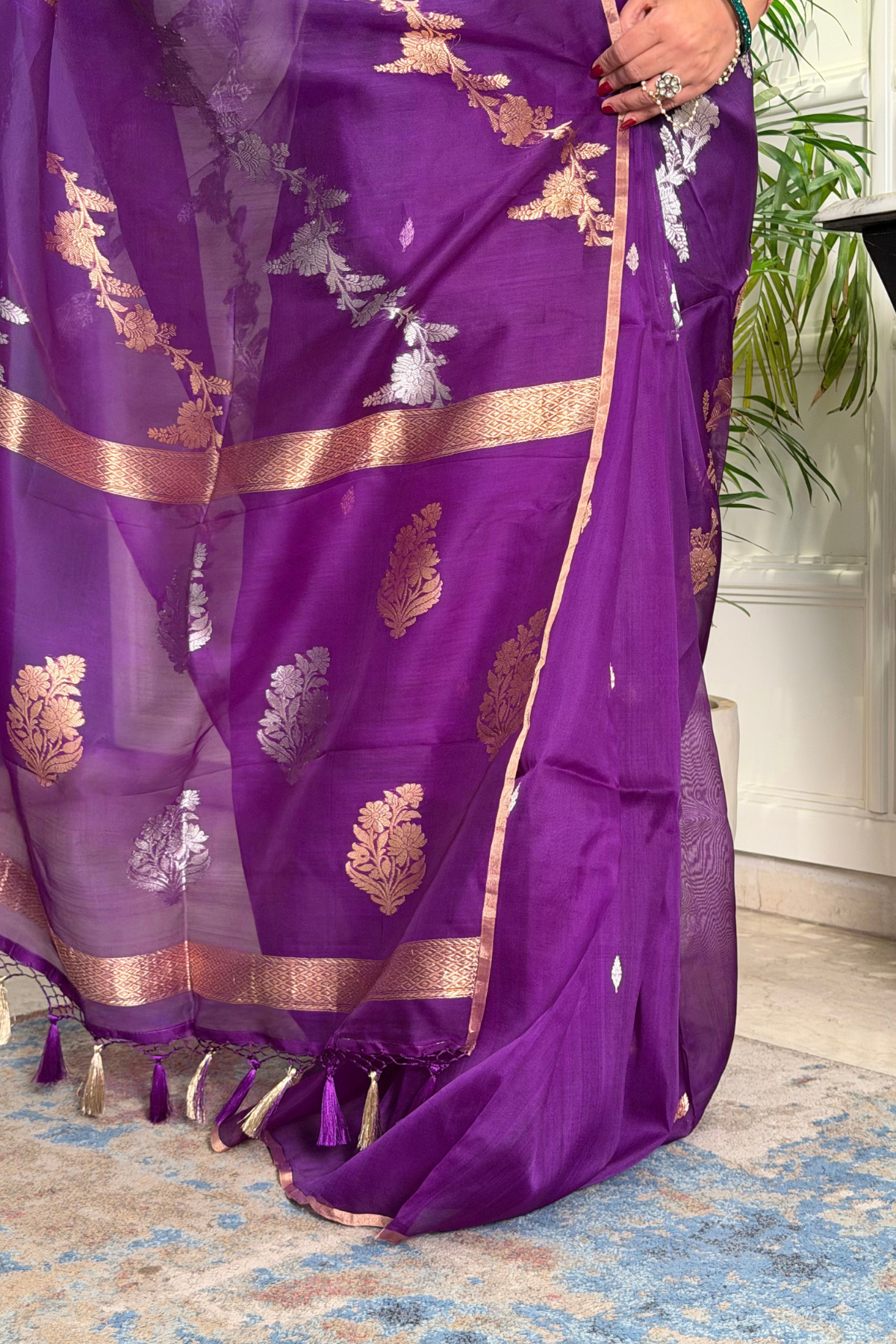 Handwoven zari weave Banarasi silk saree with blouse!!