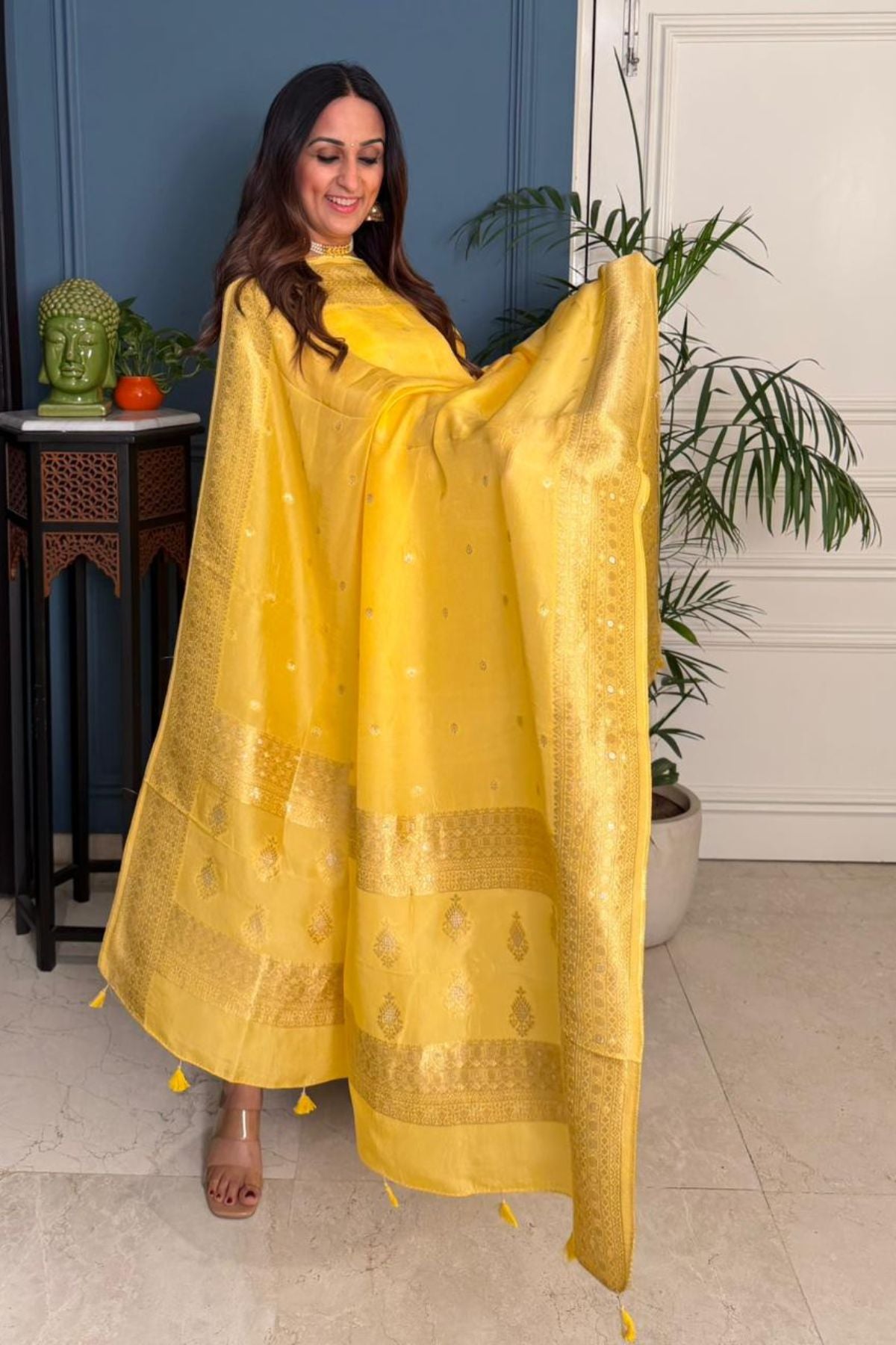 Dola Silk kurta dupatta set with Banarasi Gold weave