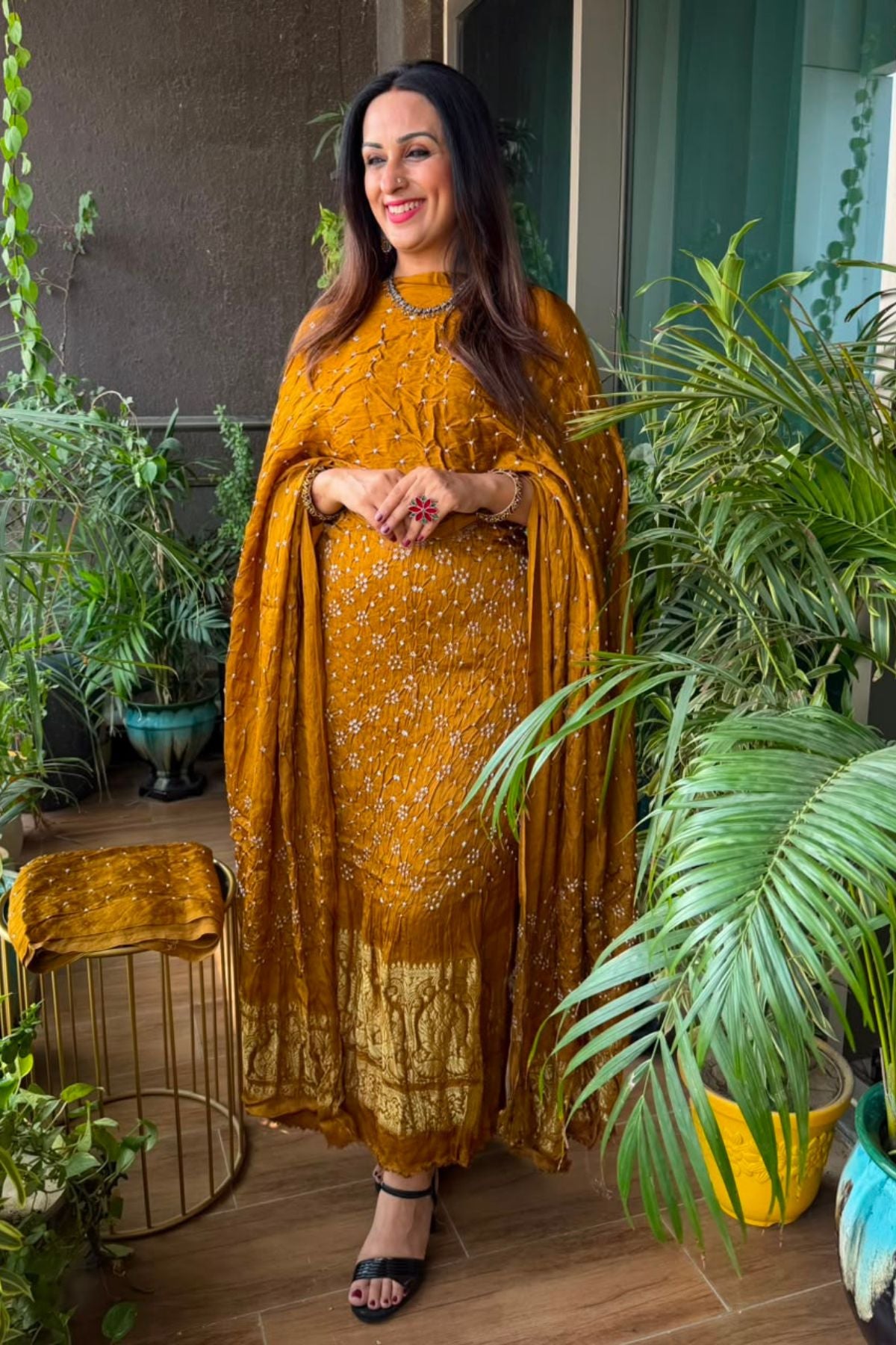 Bandhani with nakshi zari work on pure modal!!
