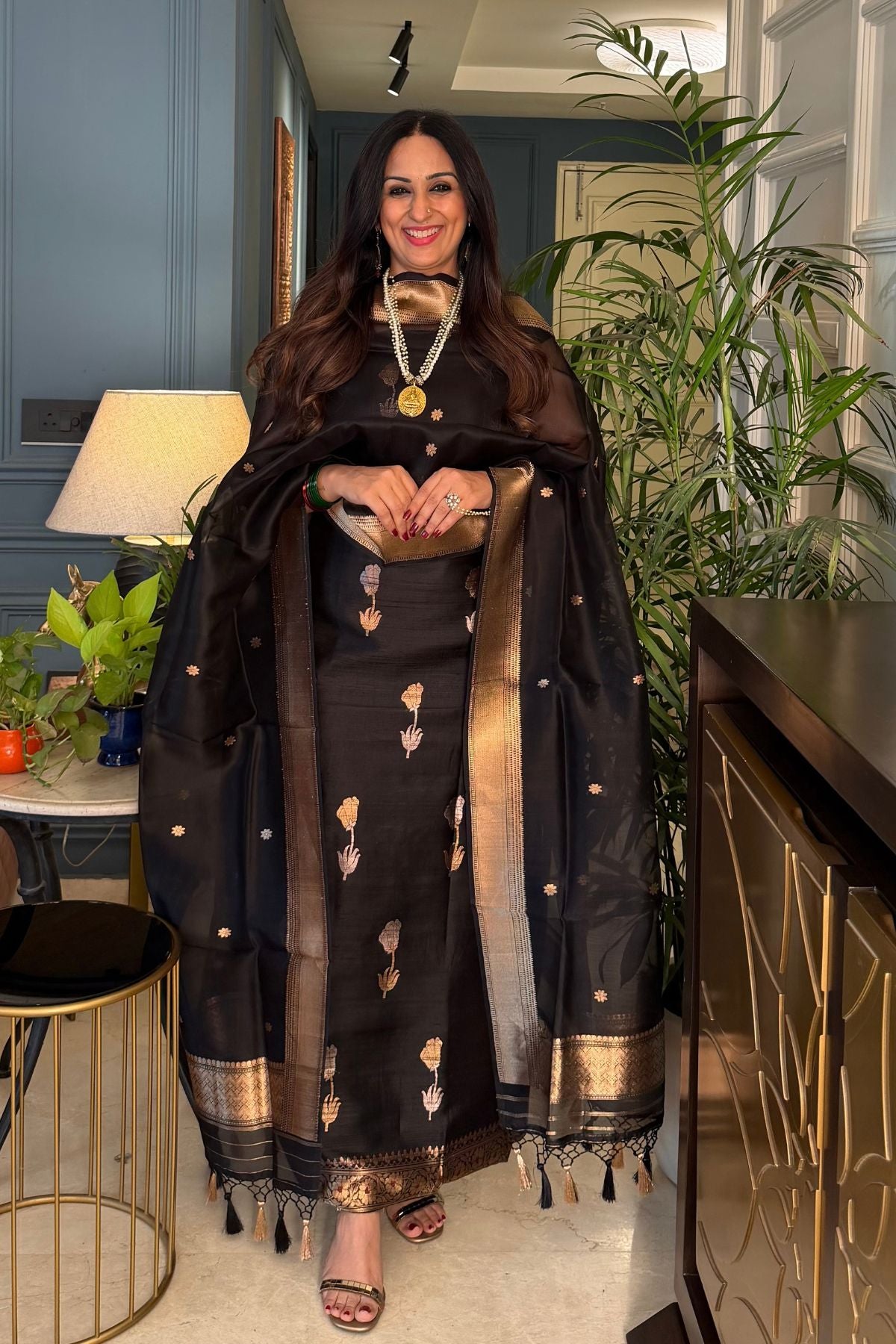 Handwoven Banarasi full sets in pure Raw silk!!