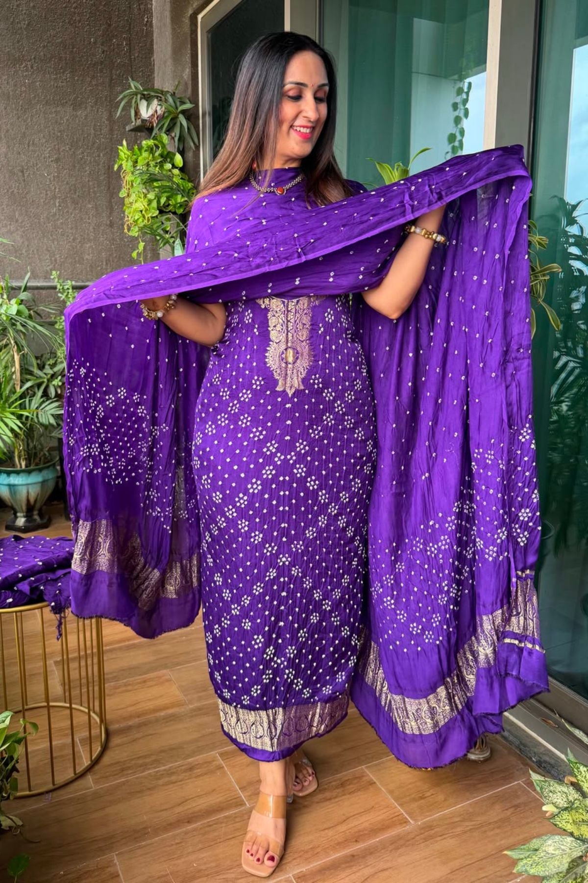 Bandhani with nakshi zari work on pure modal!!