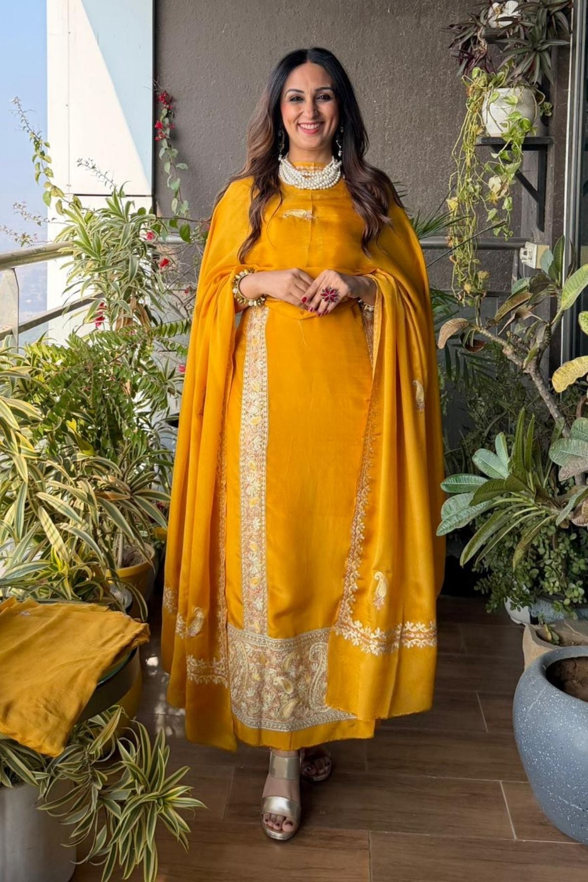 Kashmiri Aari embroidery on premium crepe full sets!!