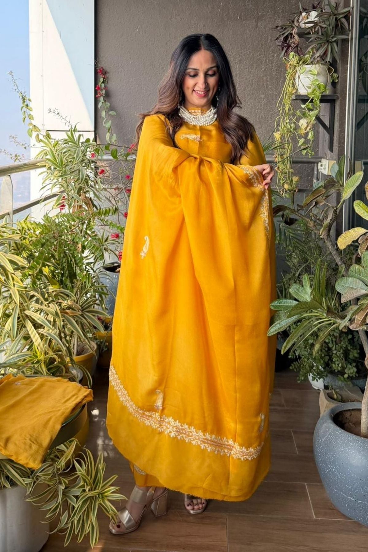 Kashmiri Aari embroidery on premium crepe full sets!!