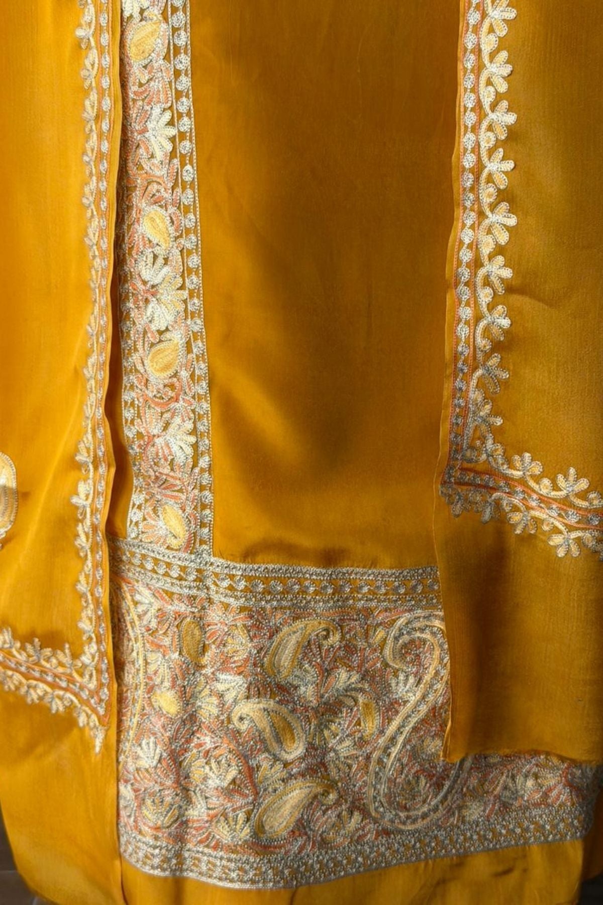 Kashmiri Aari embroidery on premium crepe full sets!!