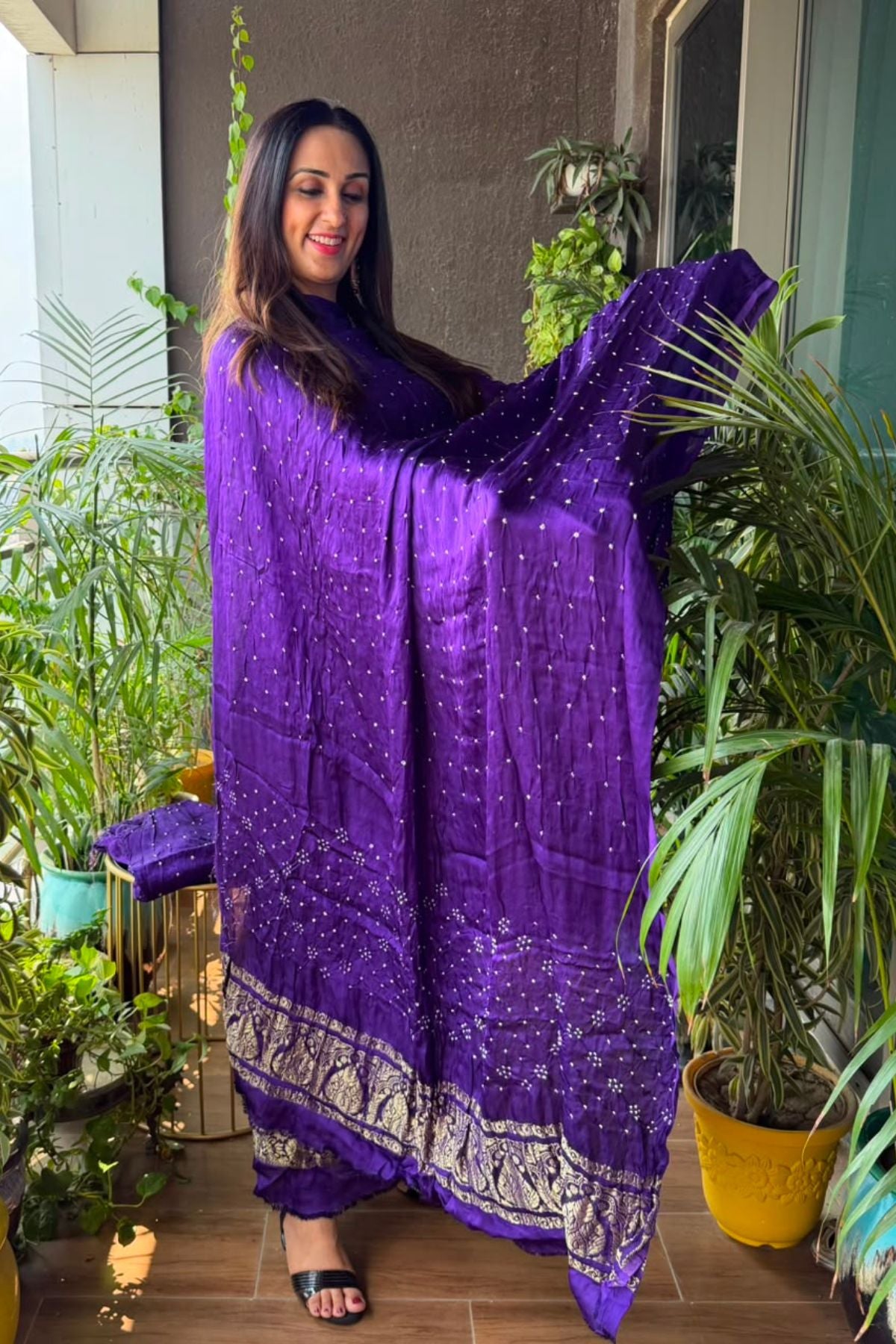 Bandhani with nakshi zari work on pure modal!!