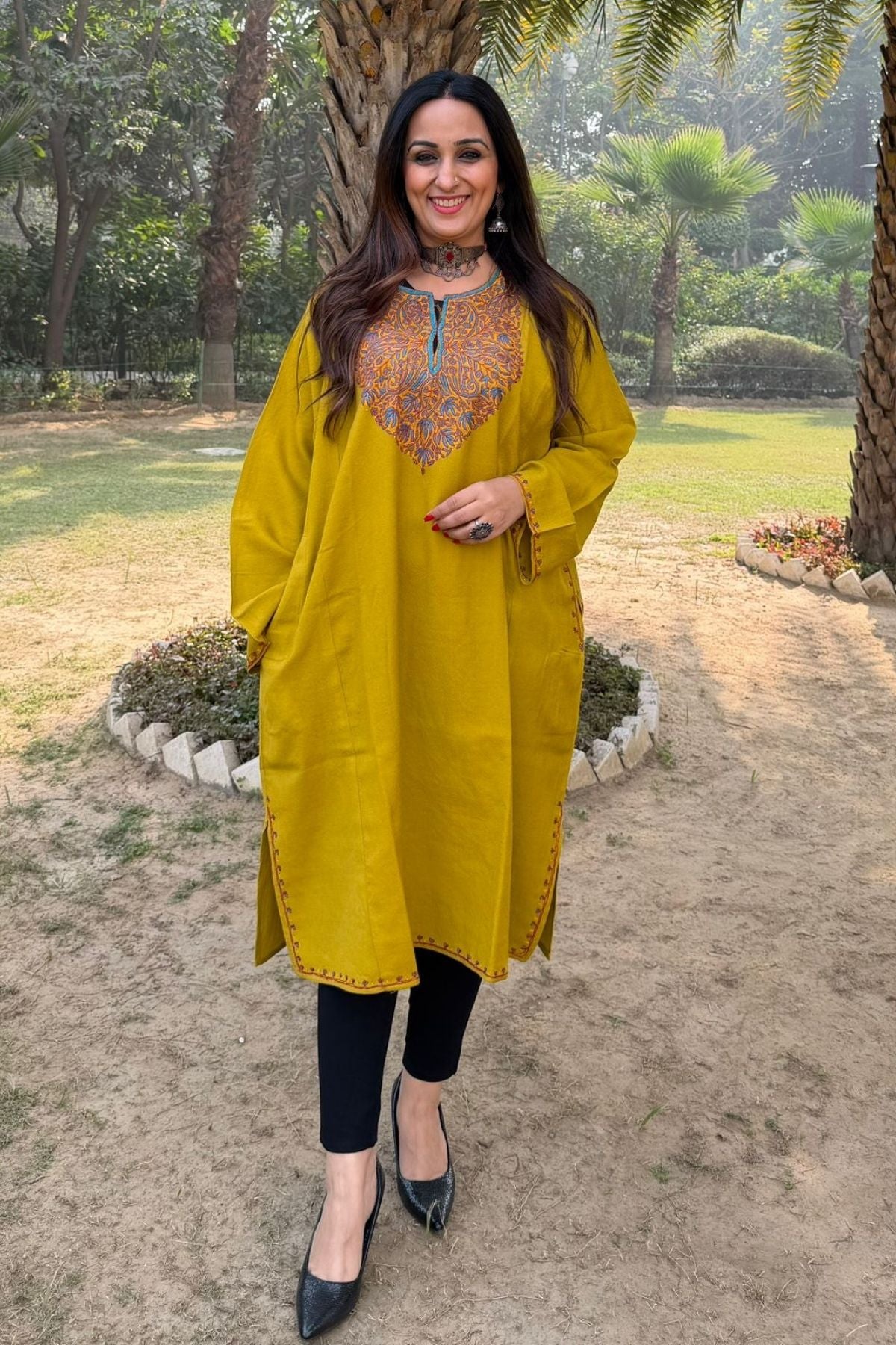 Sozni Handwork woollen Phiran