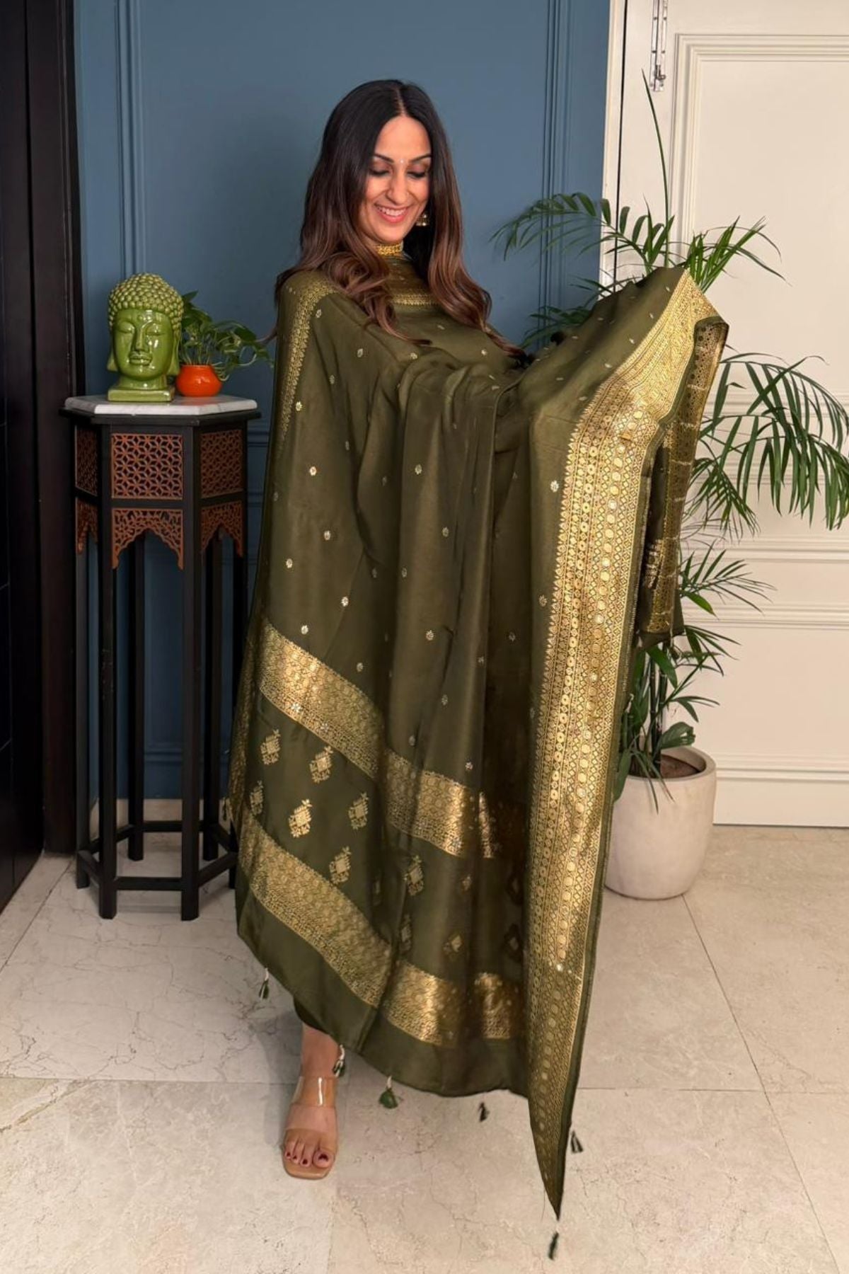 Dola Silk kurta dupatta set with Banarasi Gold weave