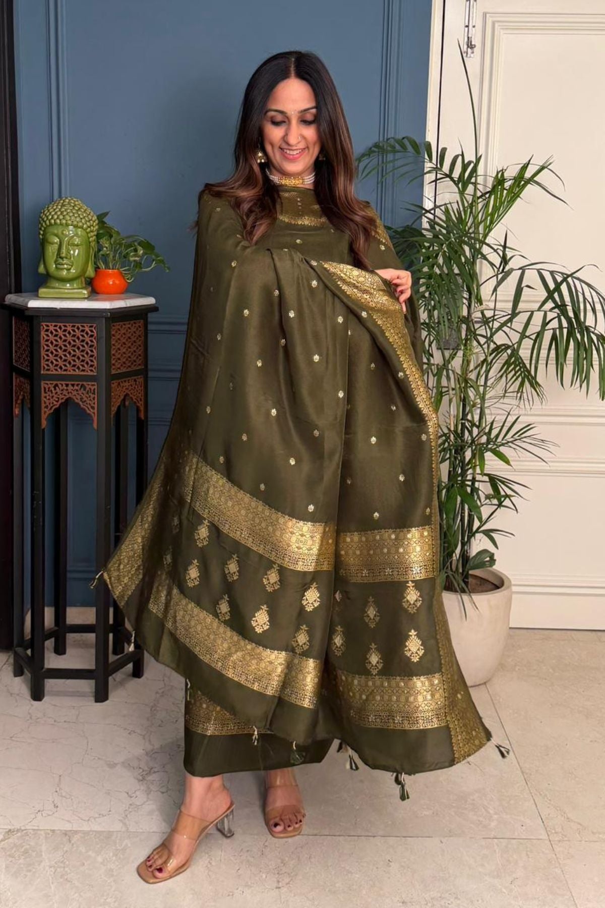Dola Silk kurta dupatta set with Banarasi Gold weave