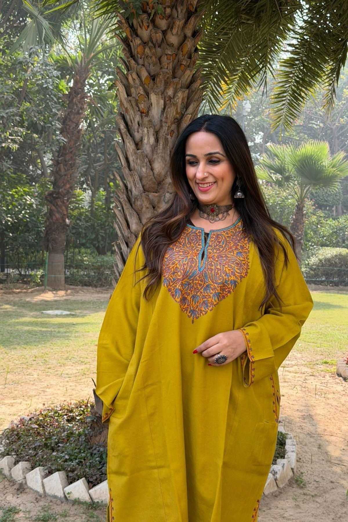 Sozni Handwork woollen Phiran