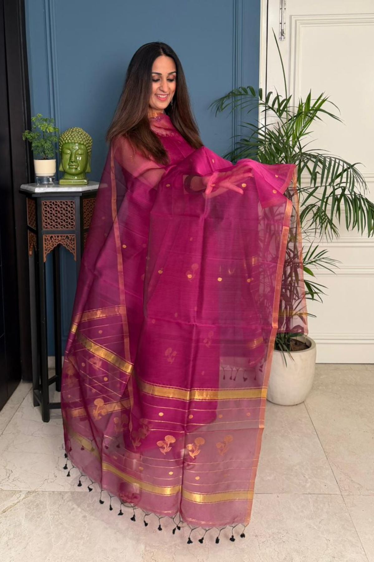 Handwoven Jamdani weave linen kurta teamed with pure muslin dupatta