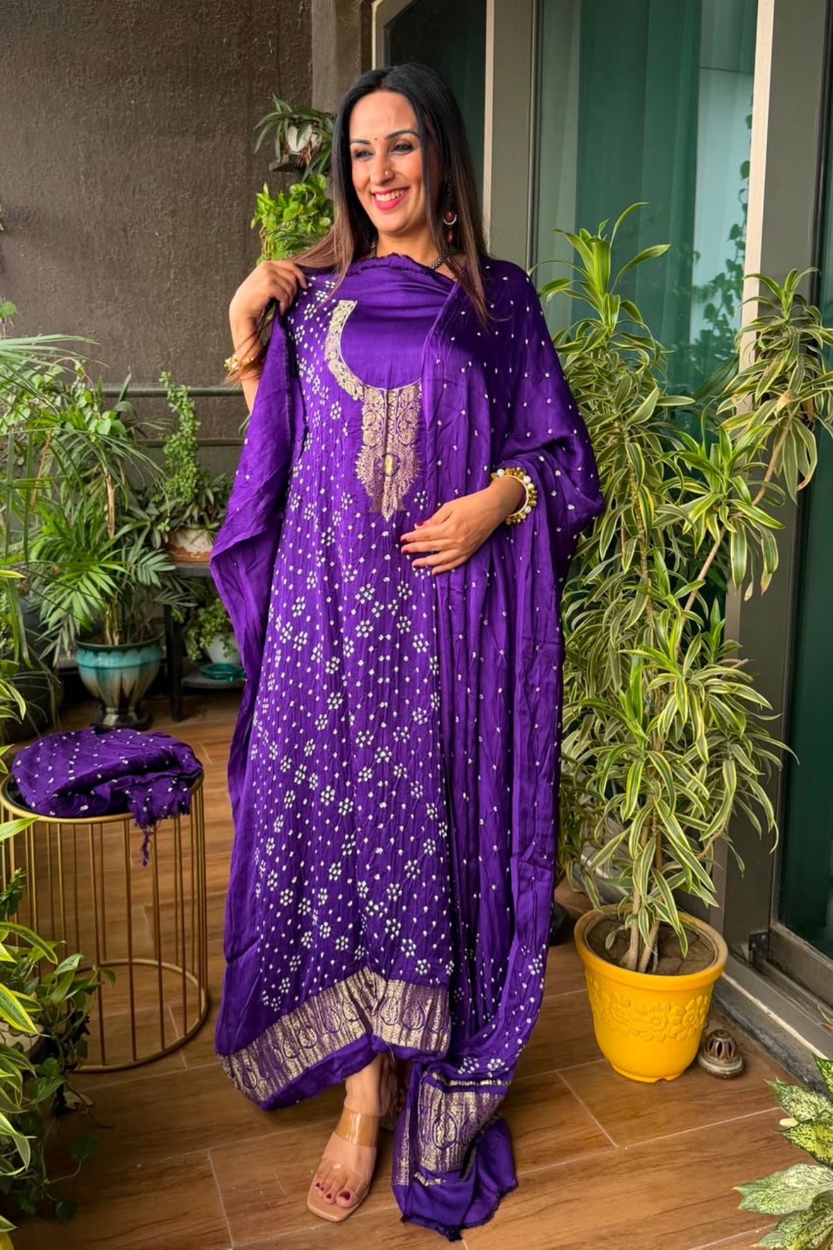 Bandhani with nakshi zari work on pure modal!!