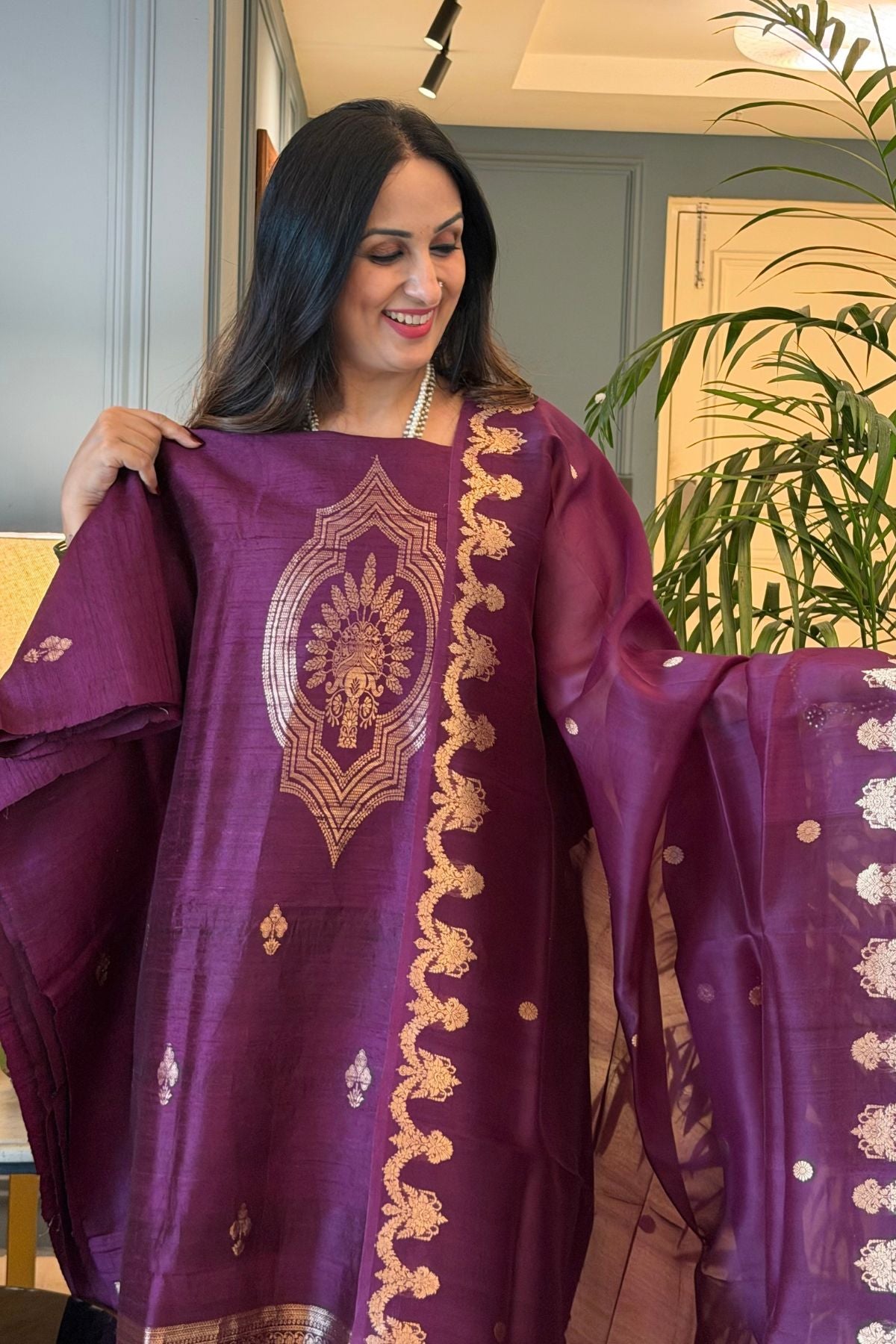 Handwoven Banarasi full sets in pure Raw silk!!
