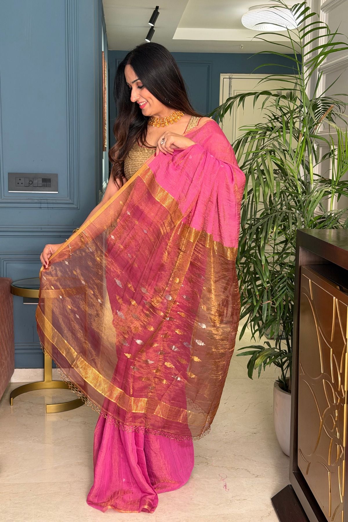 Stunning Silk tissue Jamdani Saree!!