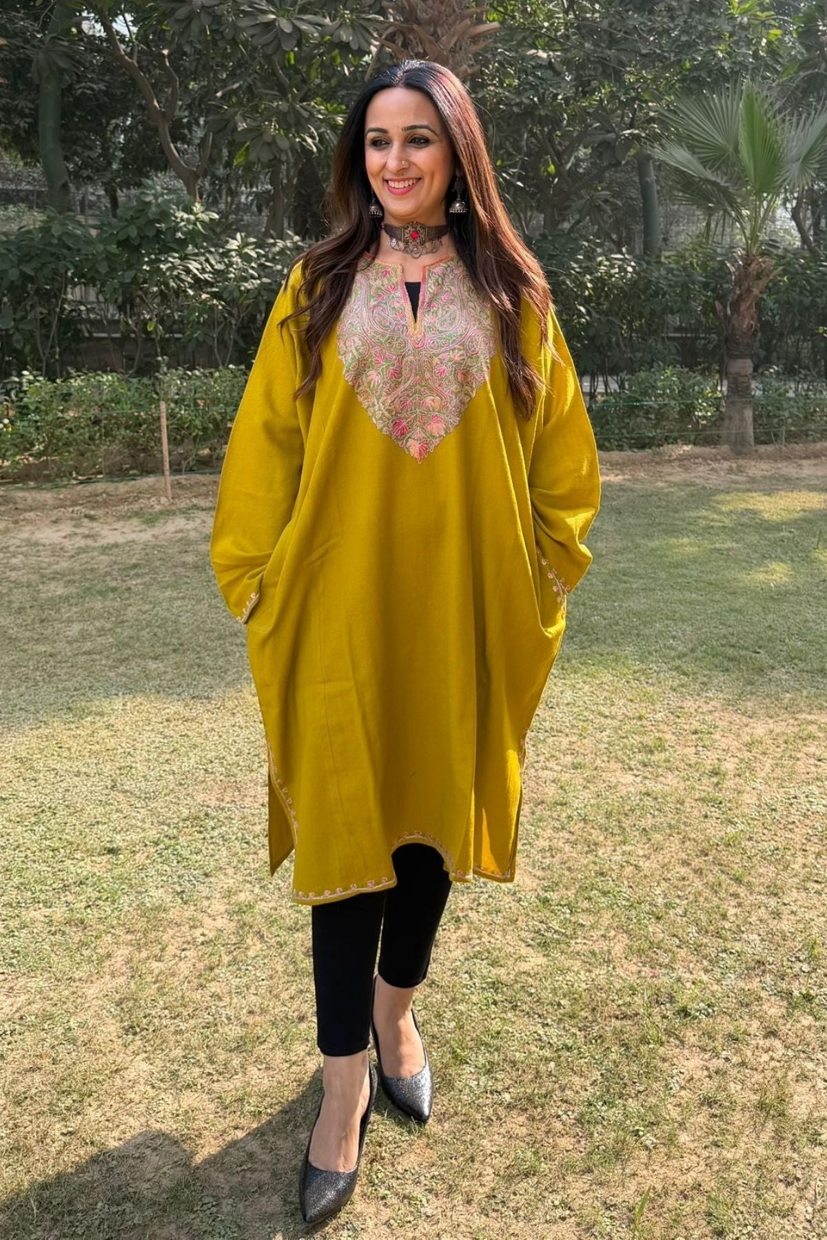 Sozni Handwork woollen Phiran