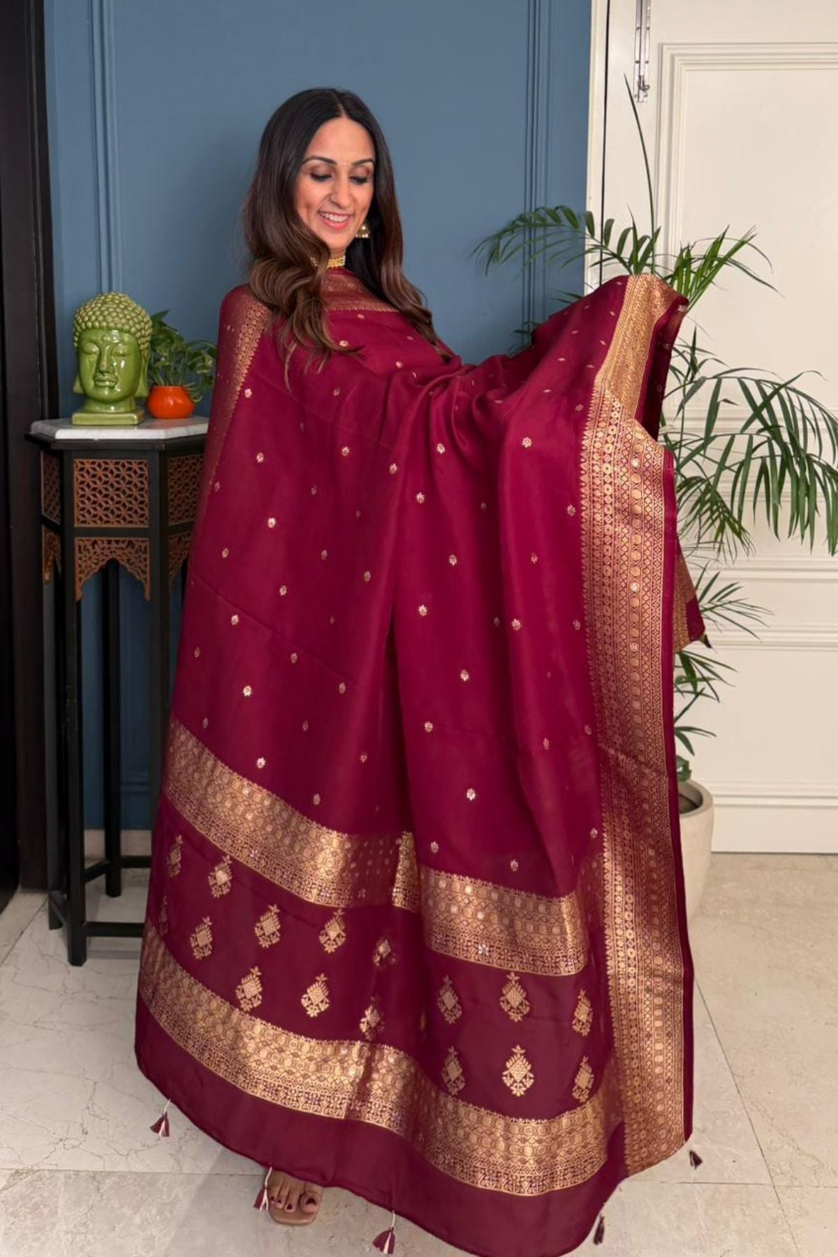 Dola Silk kurta dupatta set with Banarasi Gold weave