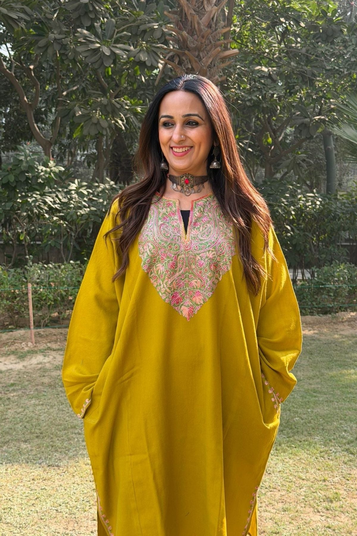 Sozni Handwork woollen Phiran