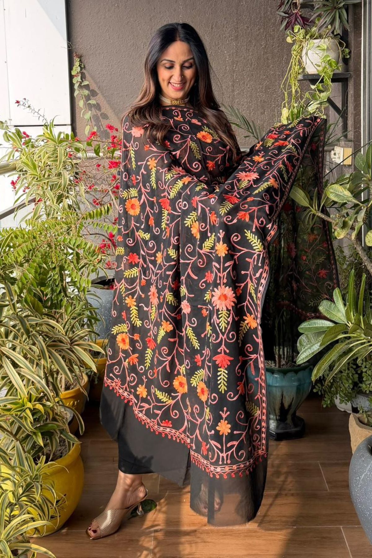 Kashmiri embroidery Jaal dupatta full sets on georgette fabric