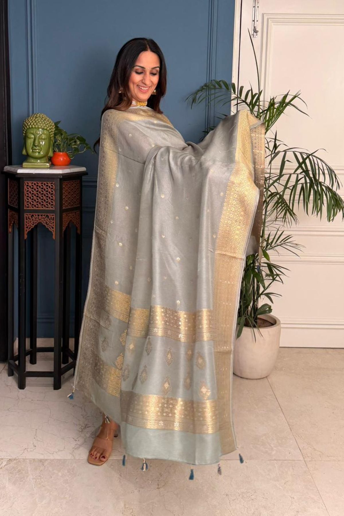 Dola Silk kurta dupatta set with Banarasi Gold weave
