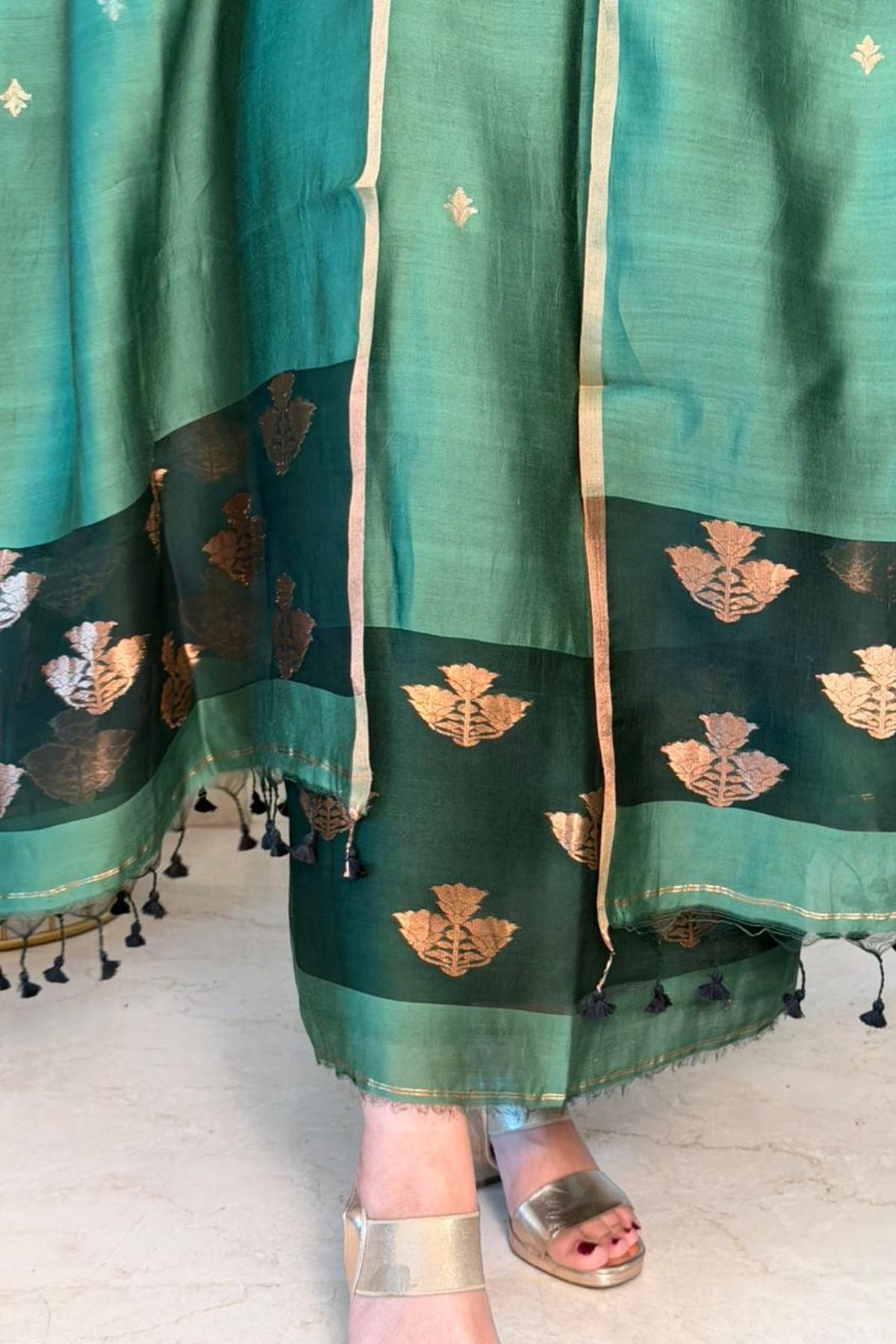 Pure Muslin Bangalore Silk kurta dupatta set with Jamdani work!!