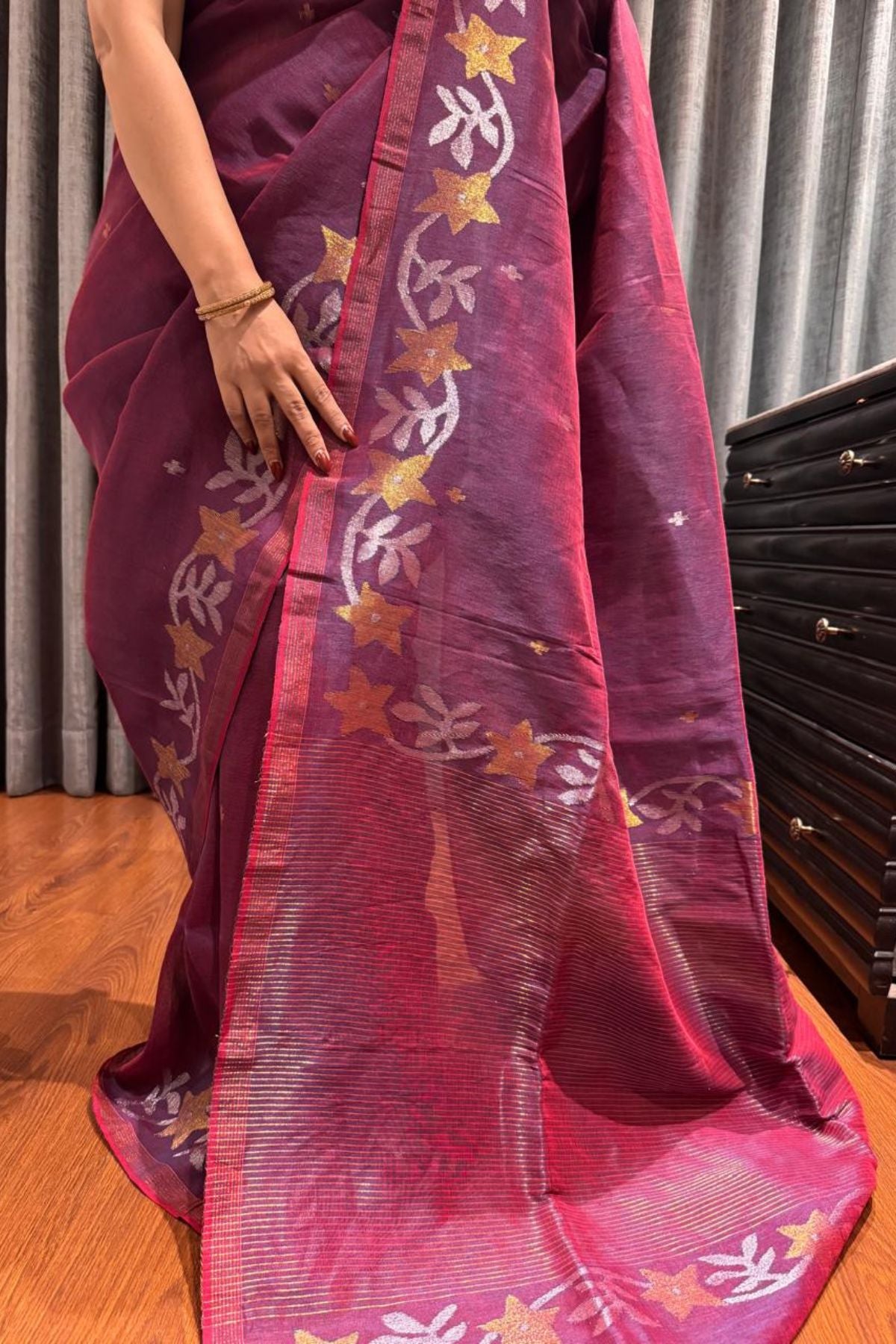 Handwoven Jamdani Linen Saree