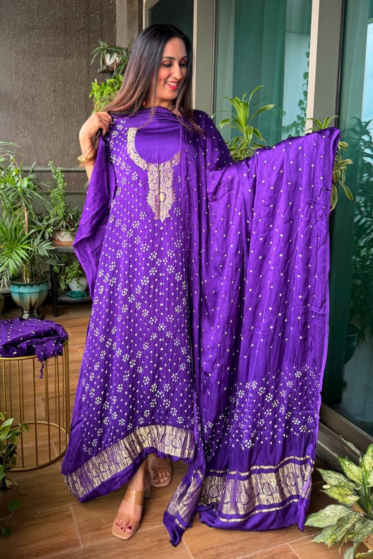 Bandhani with nakshi zari work on pure modal!!