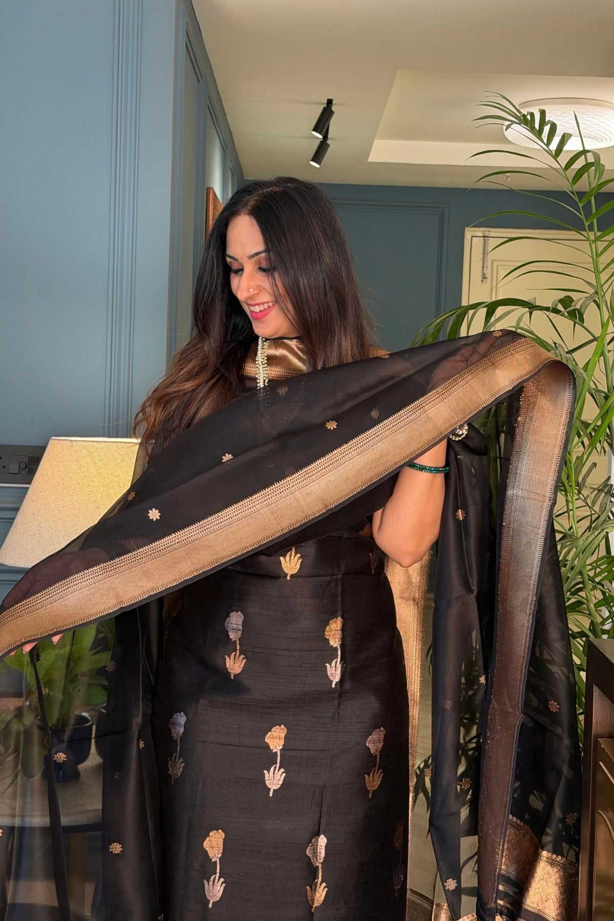 Handwoven Banarasi full sets in pure Raw silk!!