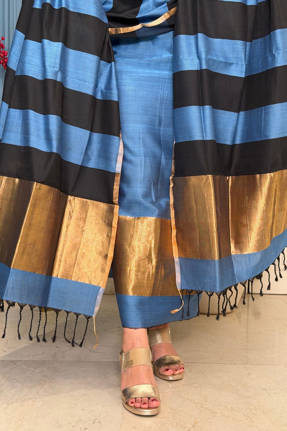 Maheshwari weave kurta dupatta set on cotton silk