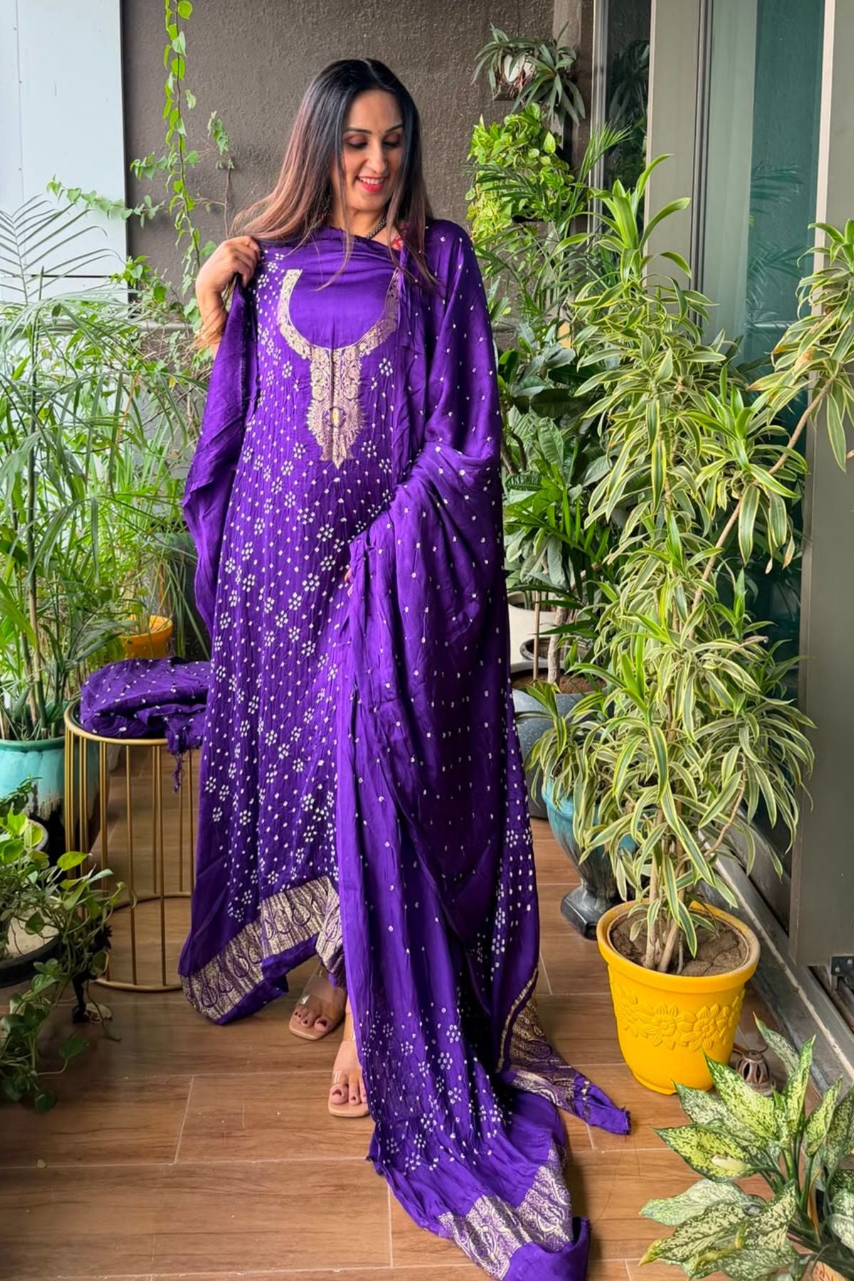 Bandhani with nakshi zari work on pure modal!!