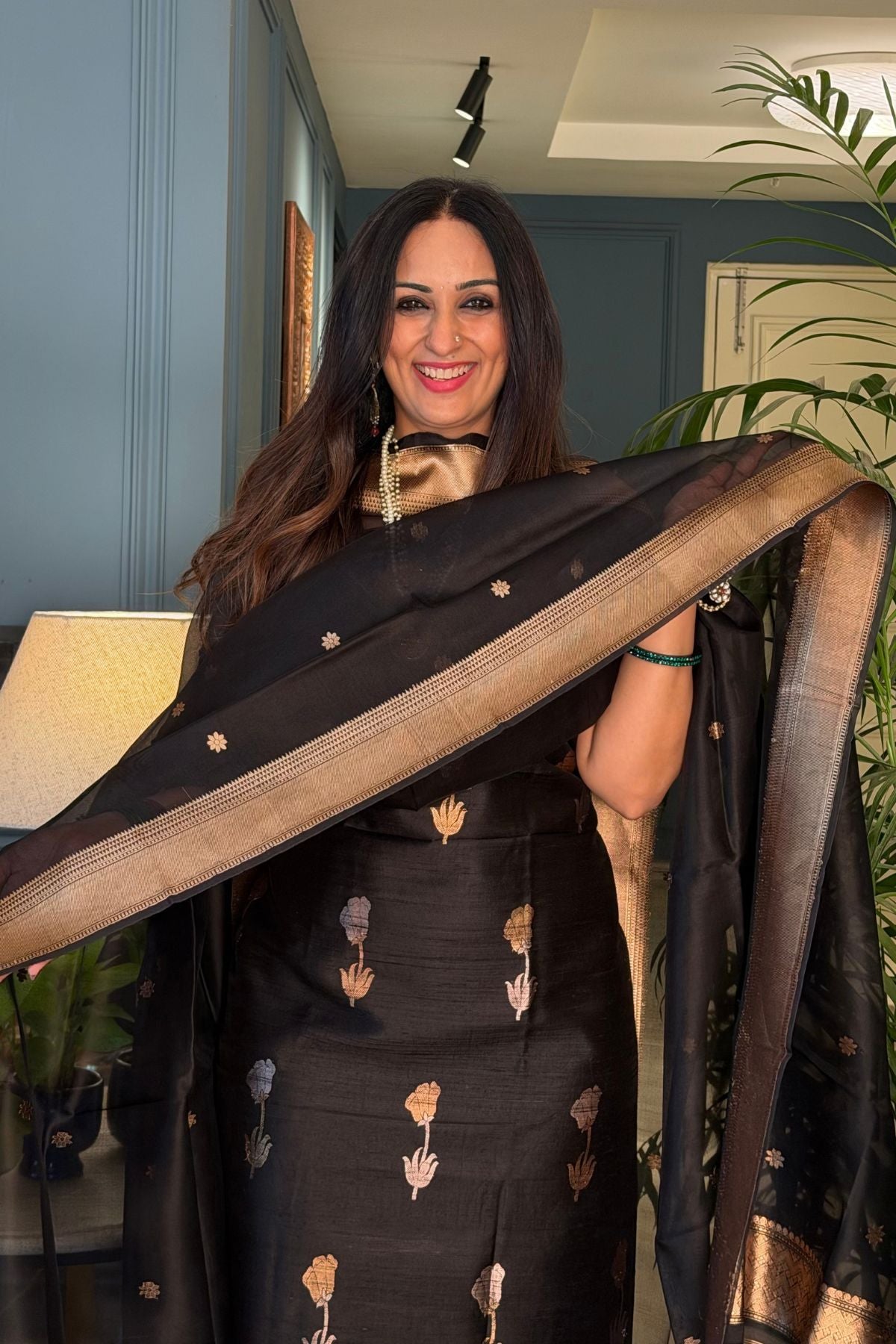Handwoven Banarasi full sets in pure Raw silk!!