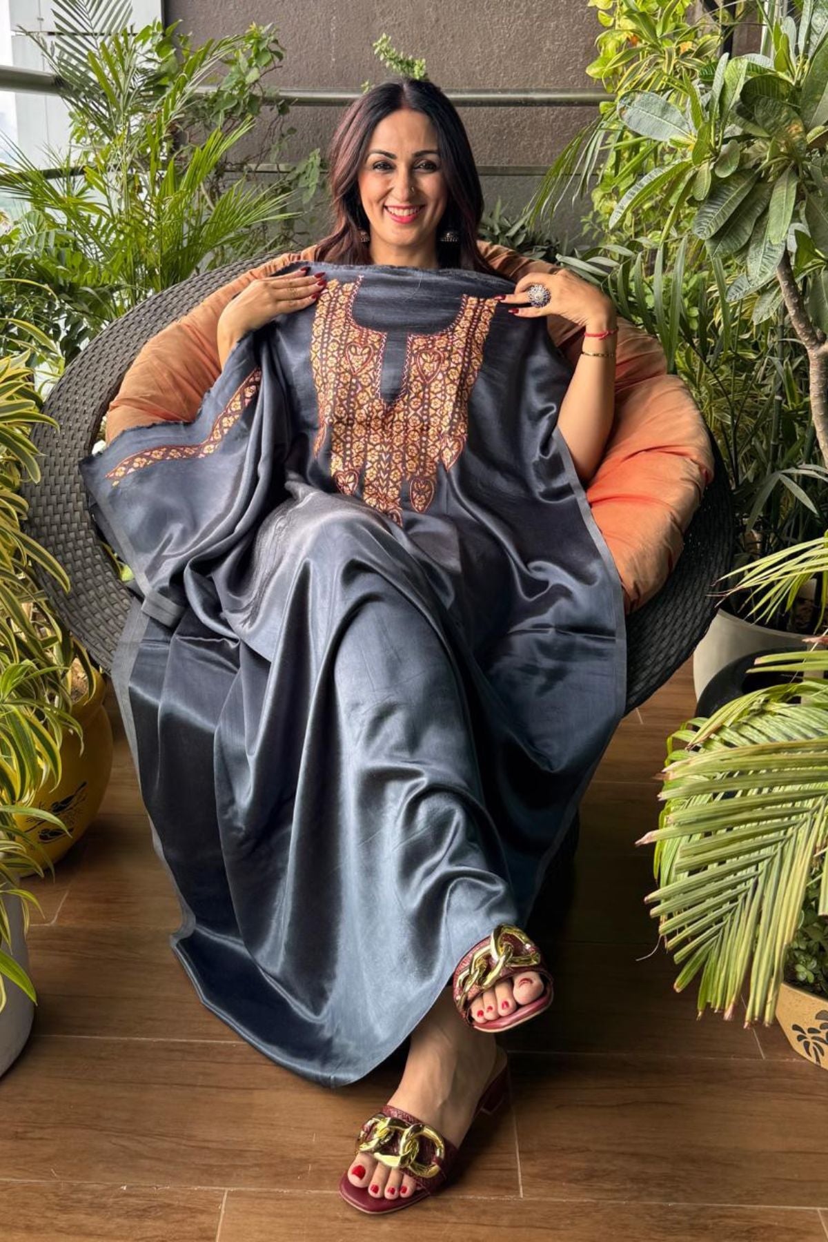 Hand Sozni work on Mashru kurta fabric