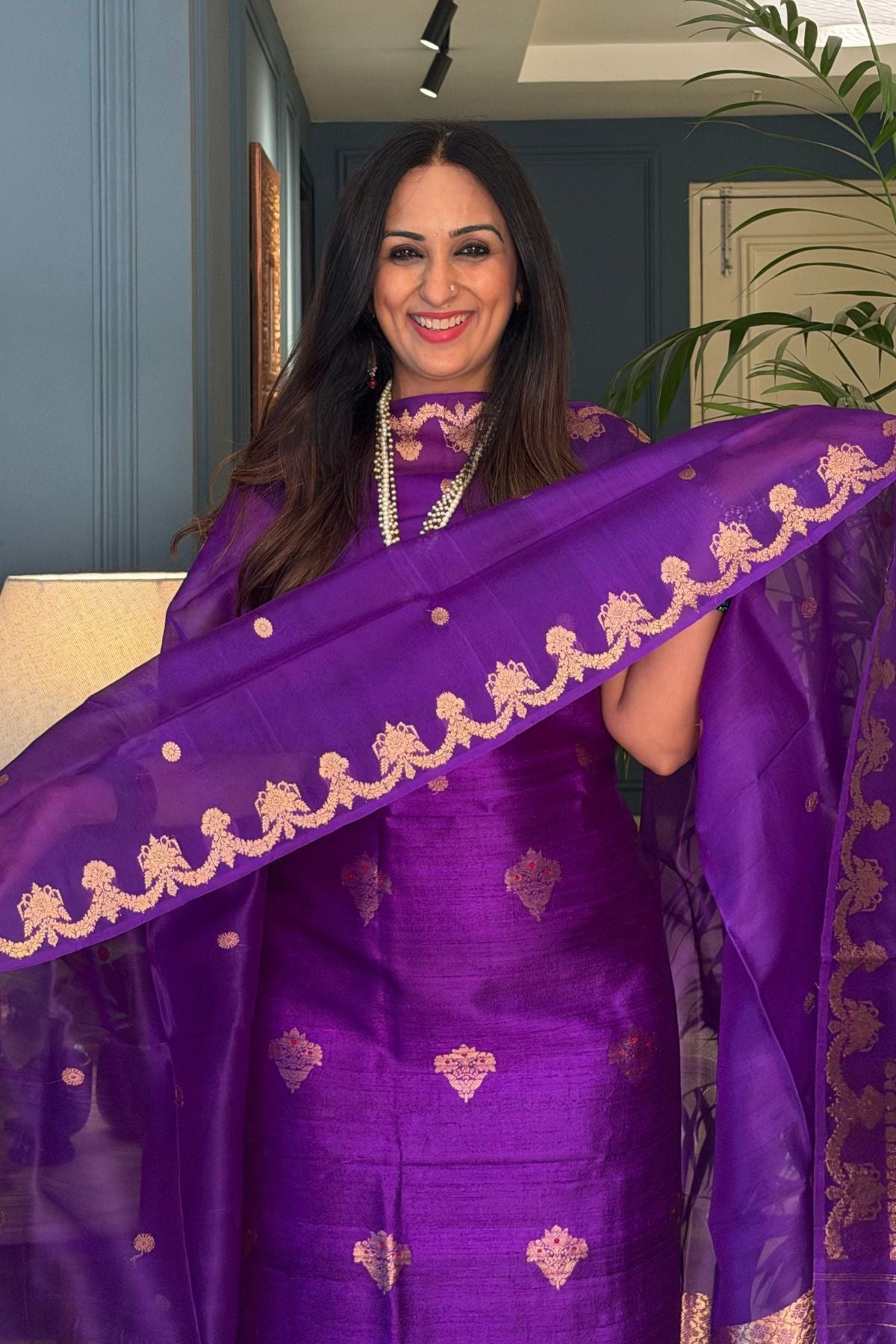 Handwoven Banarasi full sets in pure Raw silk!!