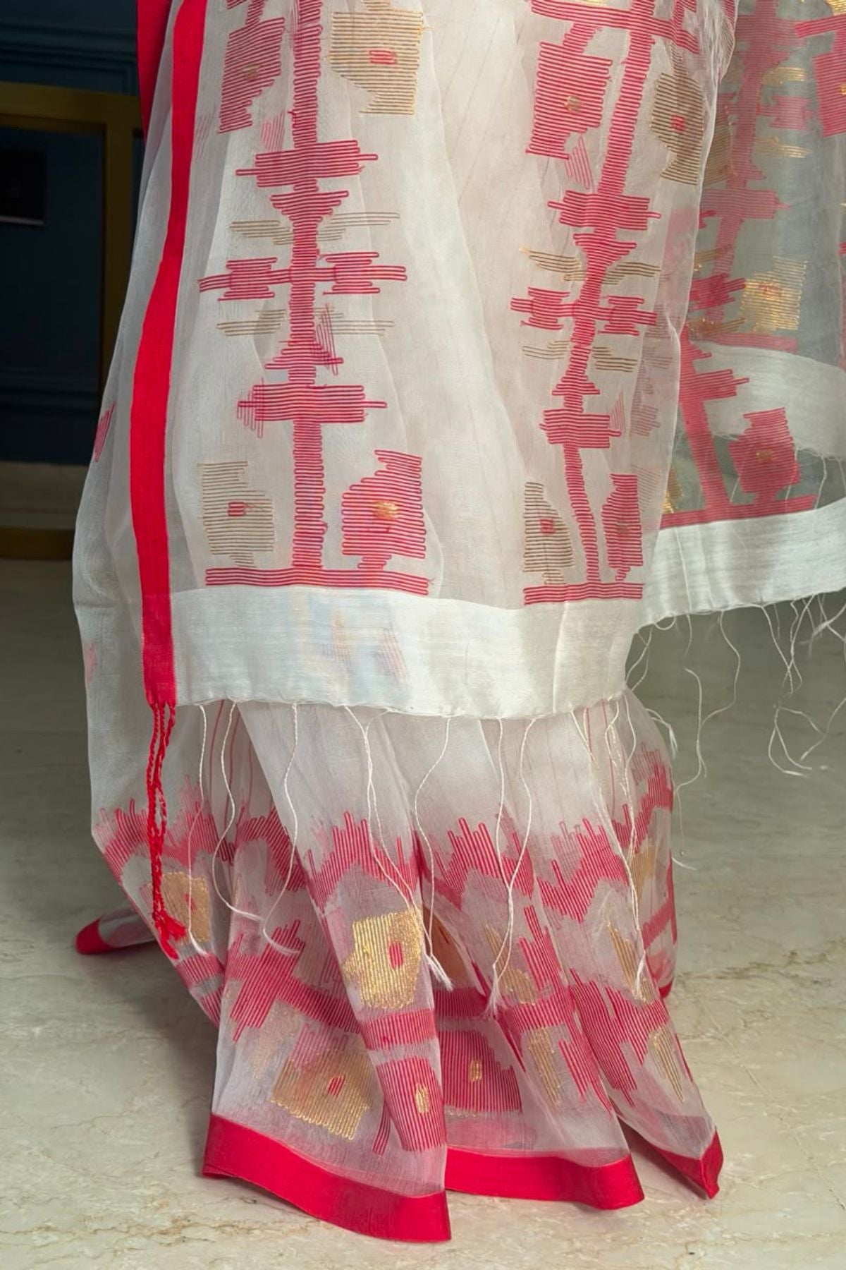 Dhakai Jamdani pure muslin saree with blouse!!